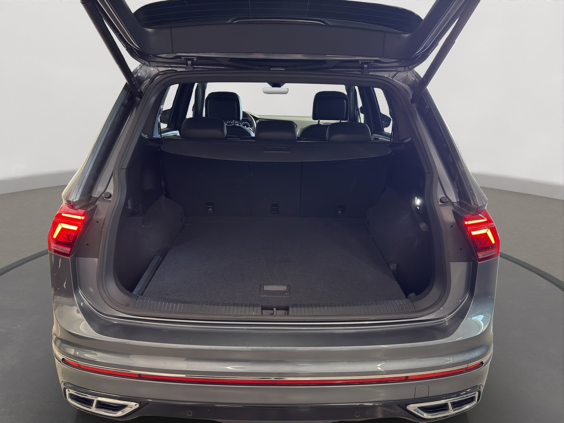 VW Tiguan Allspace 2.0TSI R-Line 4Motion DSG-image-28