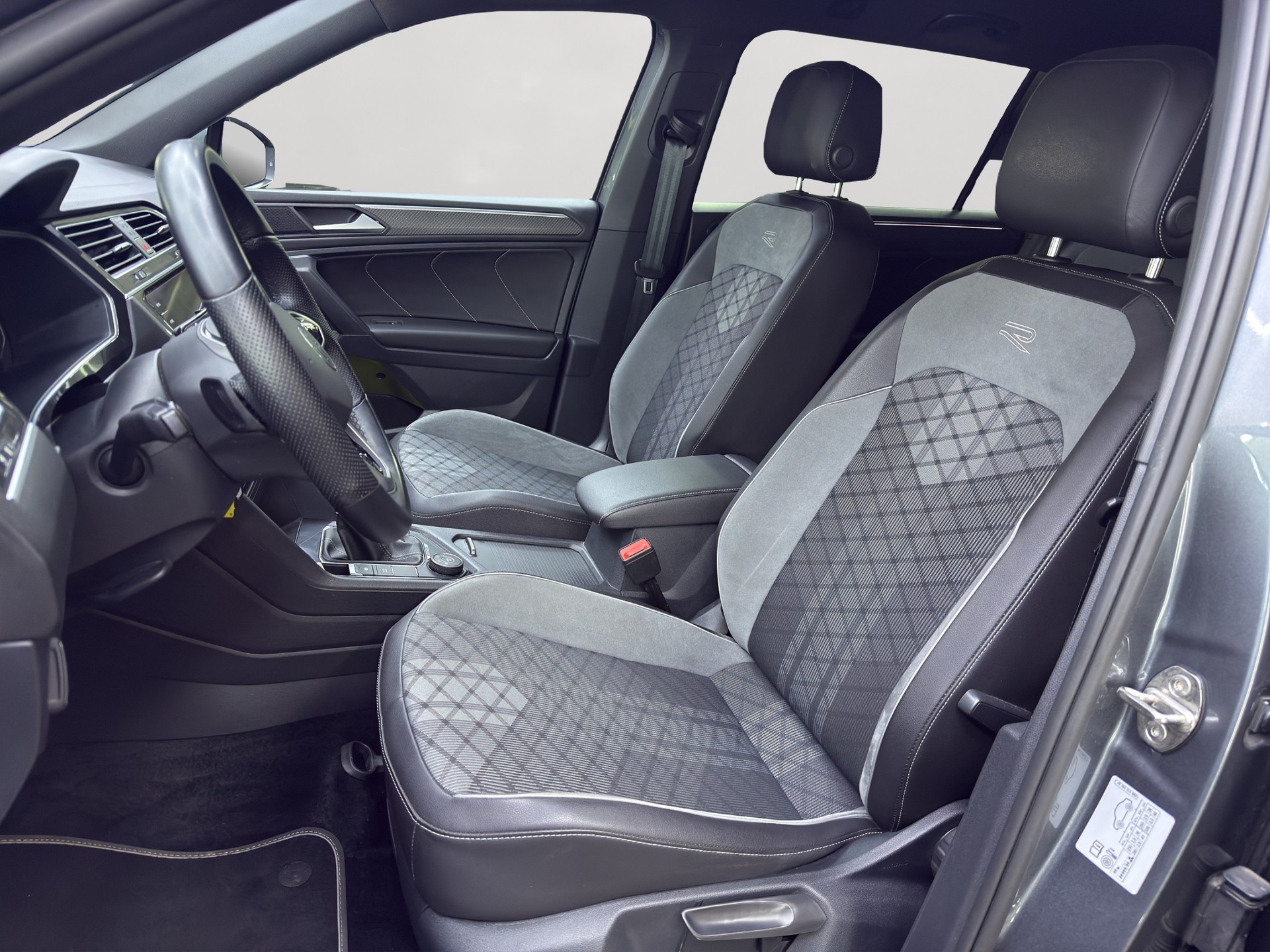 VW Tiguan Allspace 2.0TSI R-Line 4Motion DSG-image-11