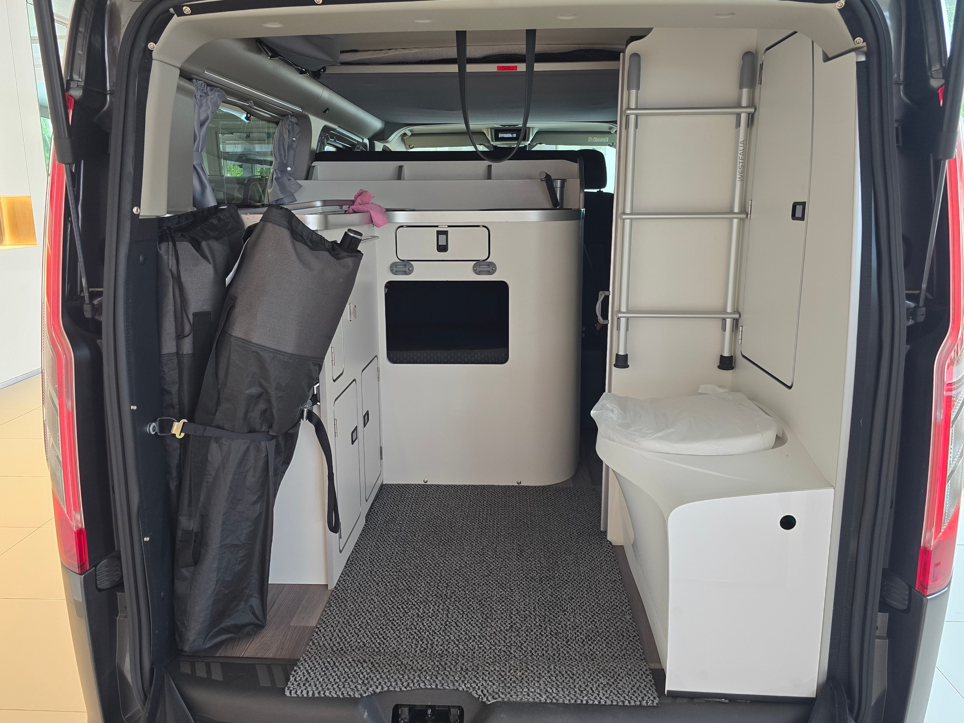FORD Transit Custom Plus 340 L2H1 Camper A-image-10
