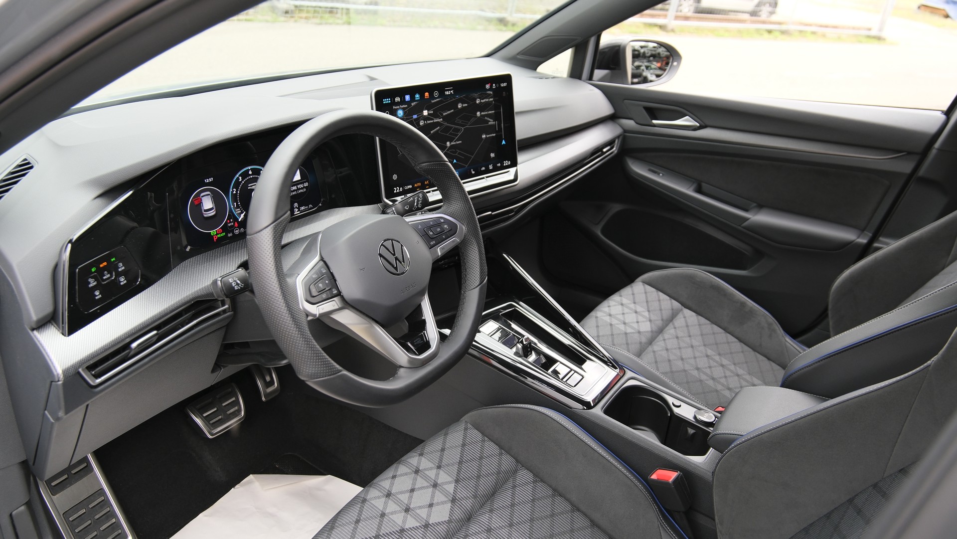 VW Golf 1.5 e TSI mHEV R-Line DSG-showroom-element-2