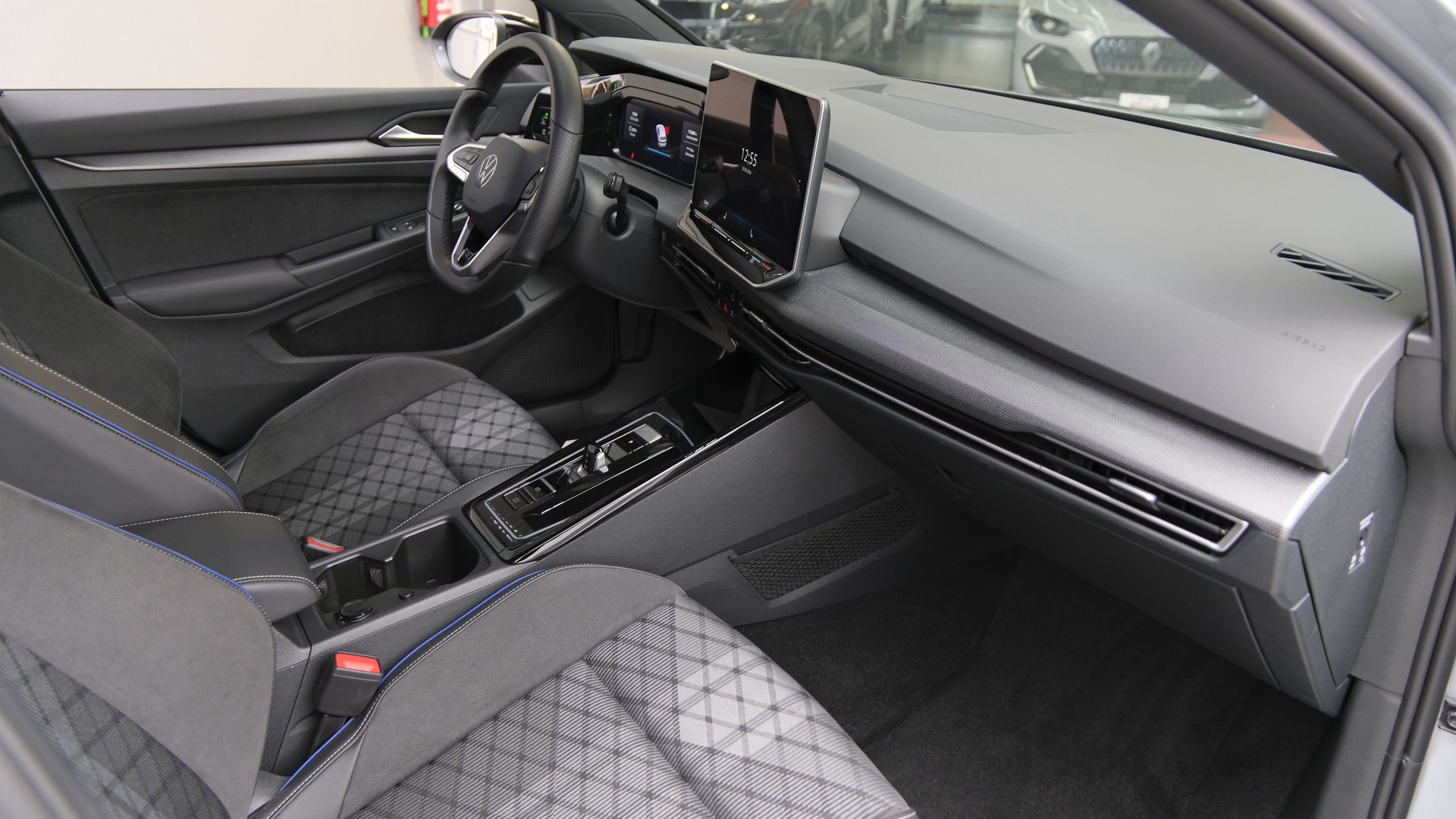 VW Golf 1.5 e TSI mHEV R-Line DSG-image-13