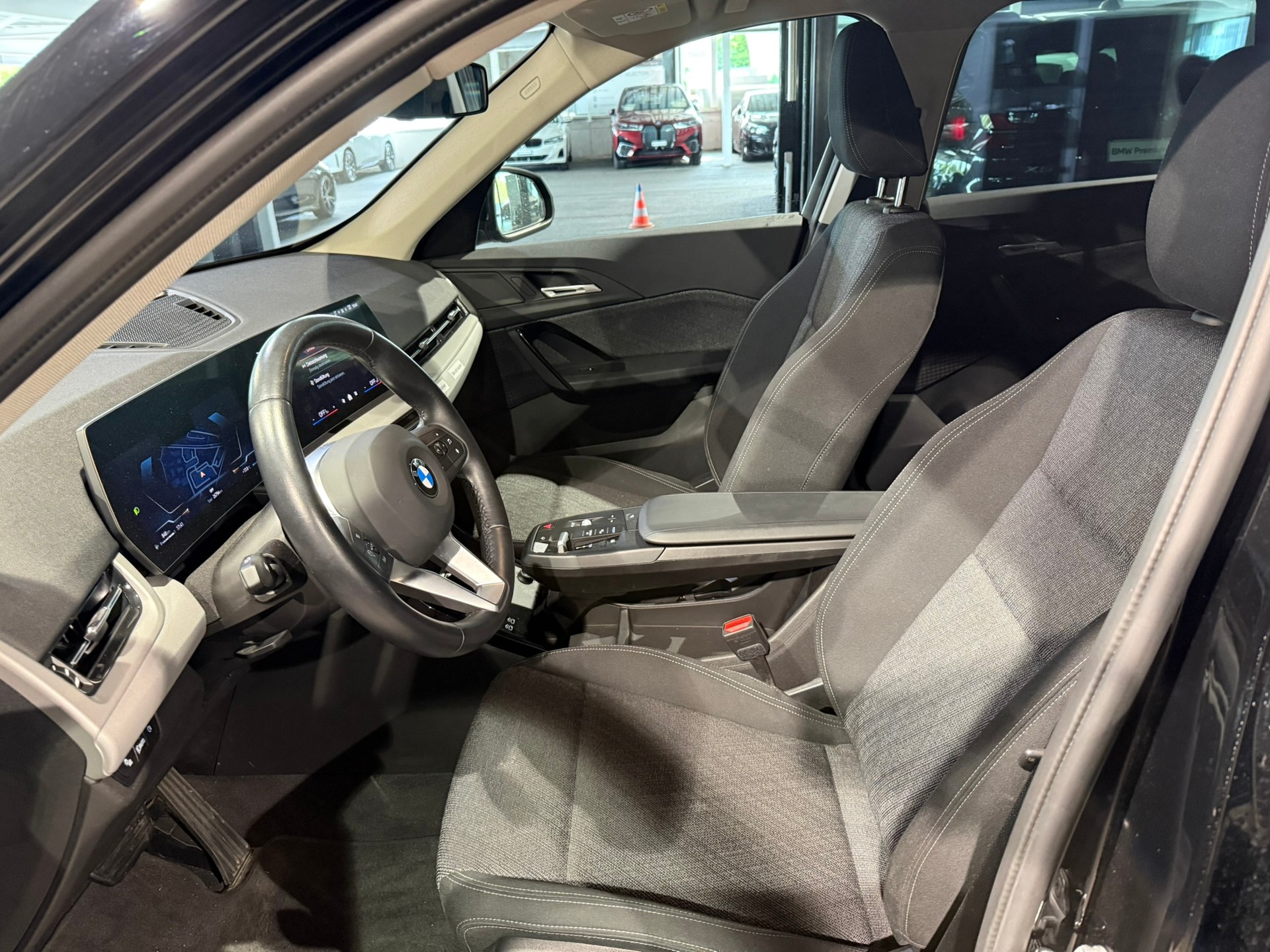 BMW X1 sDrive 18i-image-8