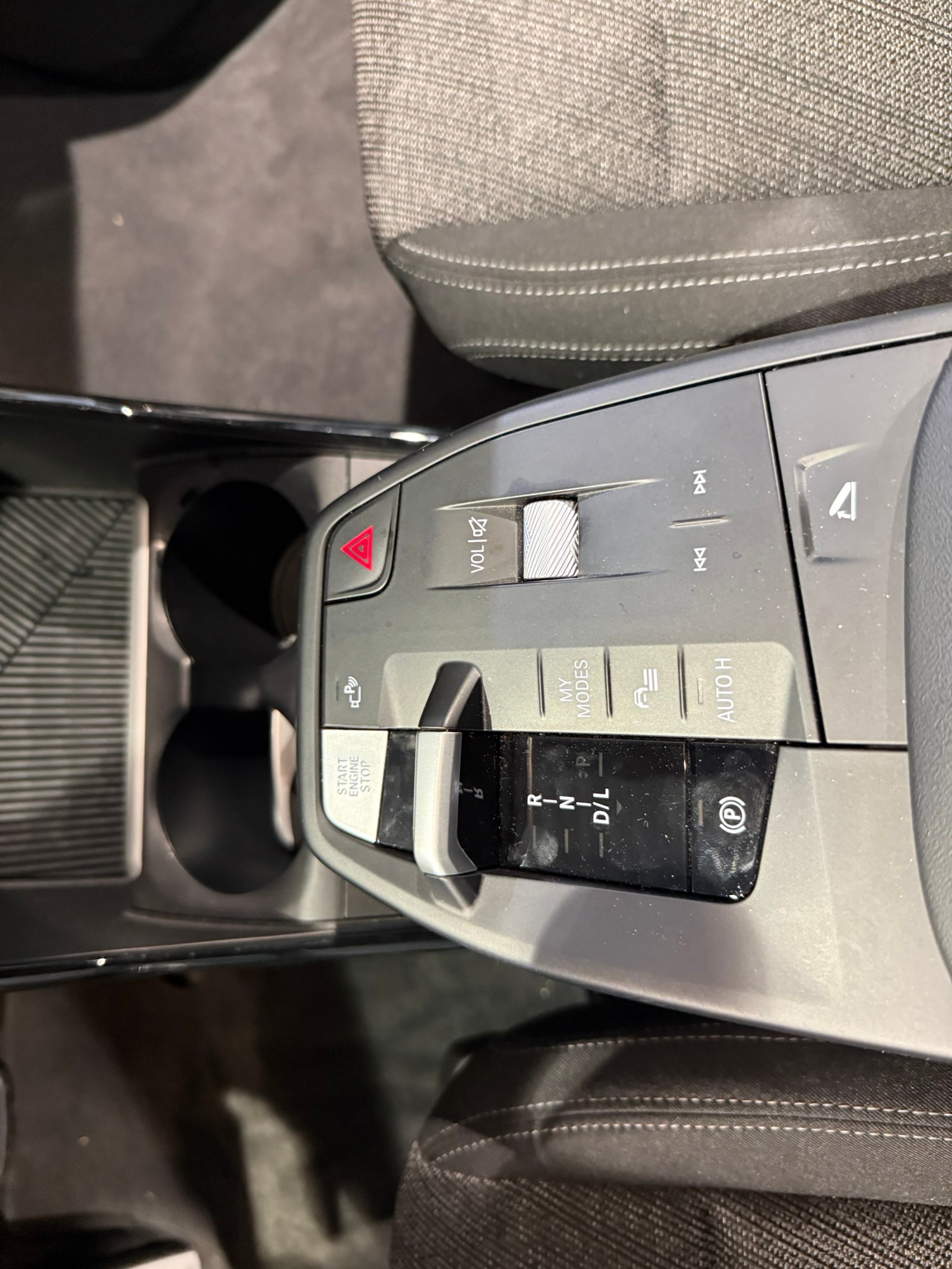 BMW X1 sDrive 18i-image-15