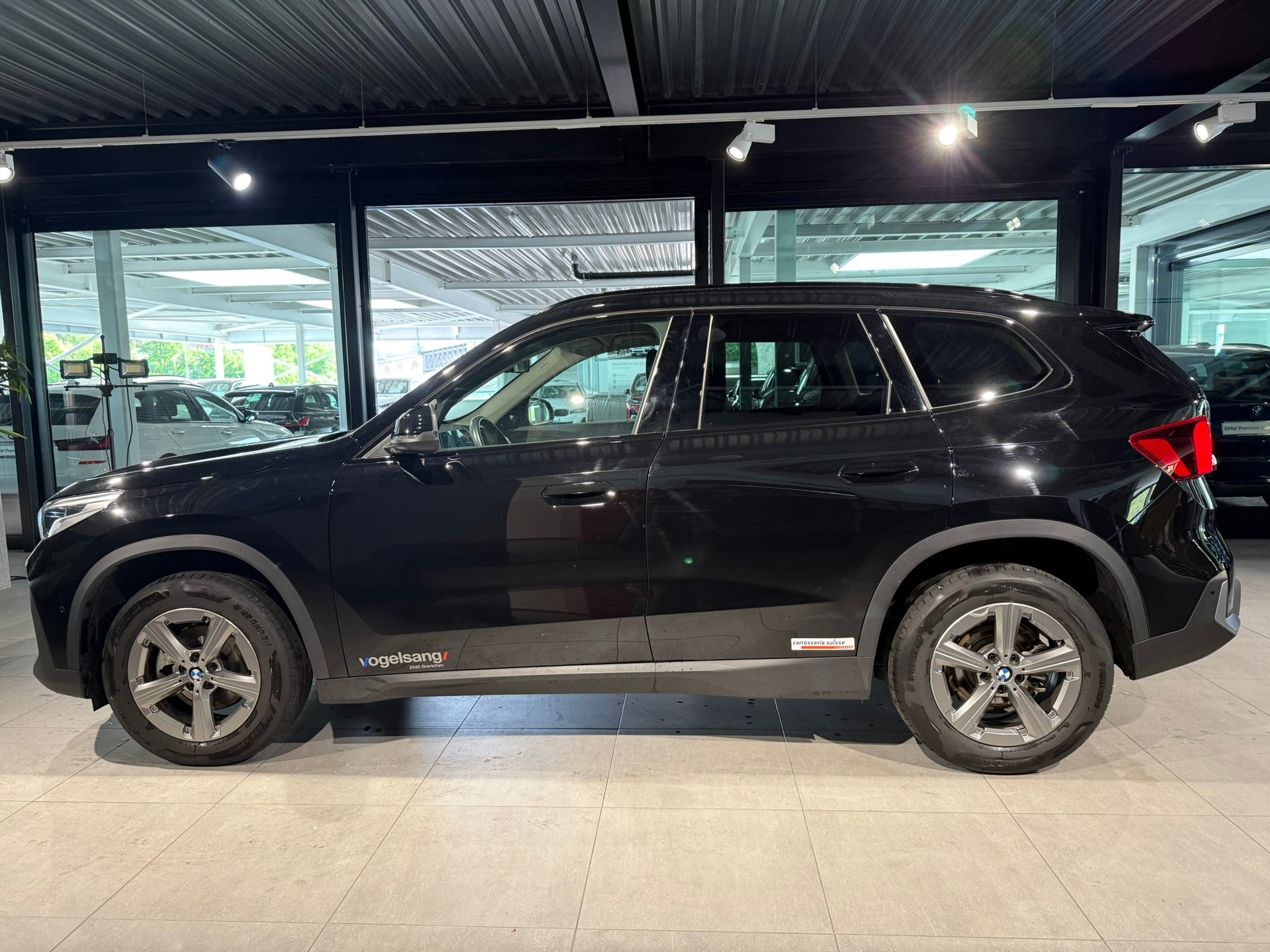 BMW X1 sDrive 18i-showroom-element-1