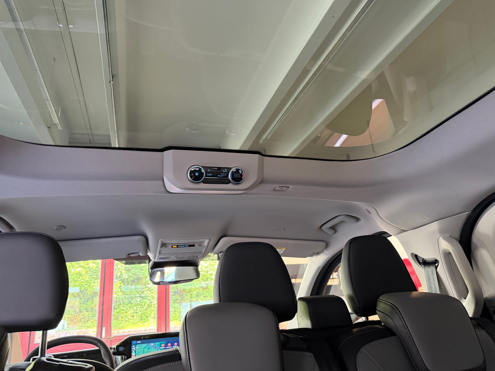 FORD Tourneo Bus 320 L2H1 Titanium Automat-image-13