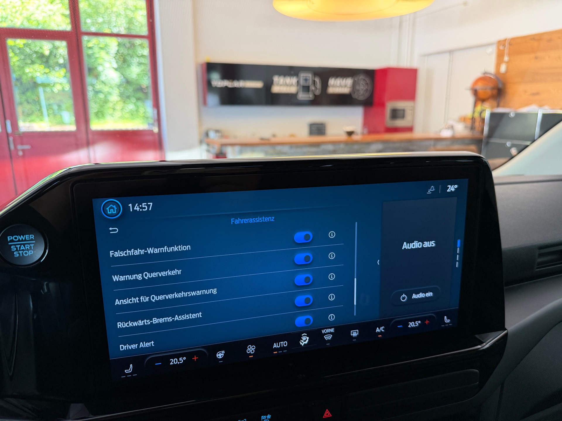 FORD Tourneo Bus 320 L2H1 Titanium Automat-image-29