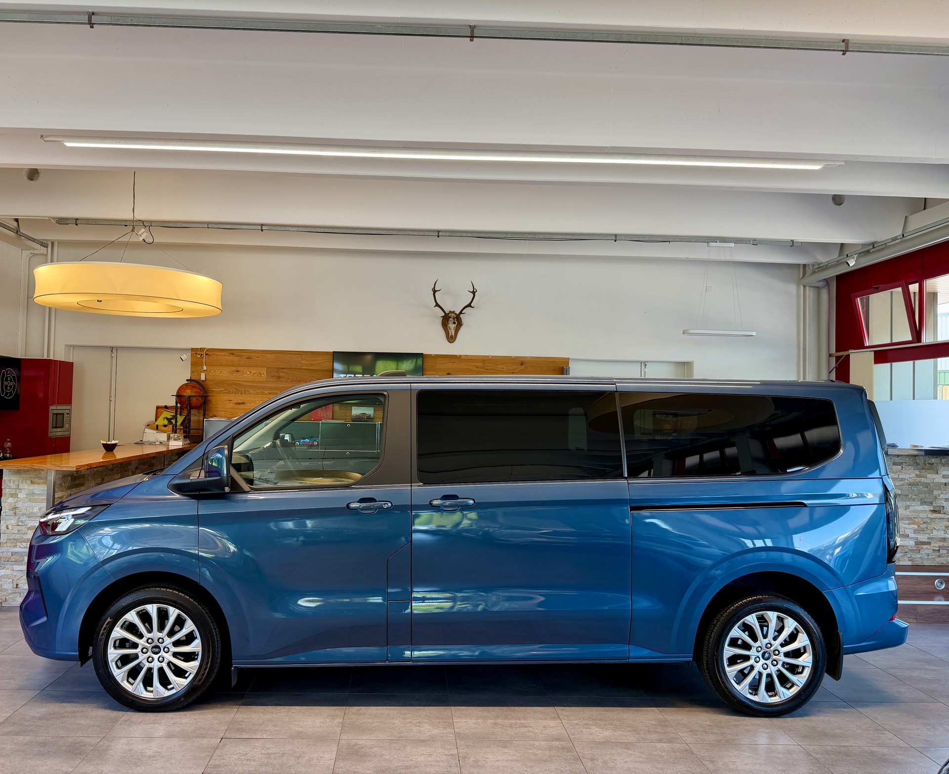 FORD Tourneo Bus 320 L2H1 Titanium Automat-image-2