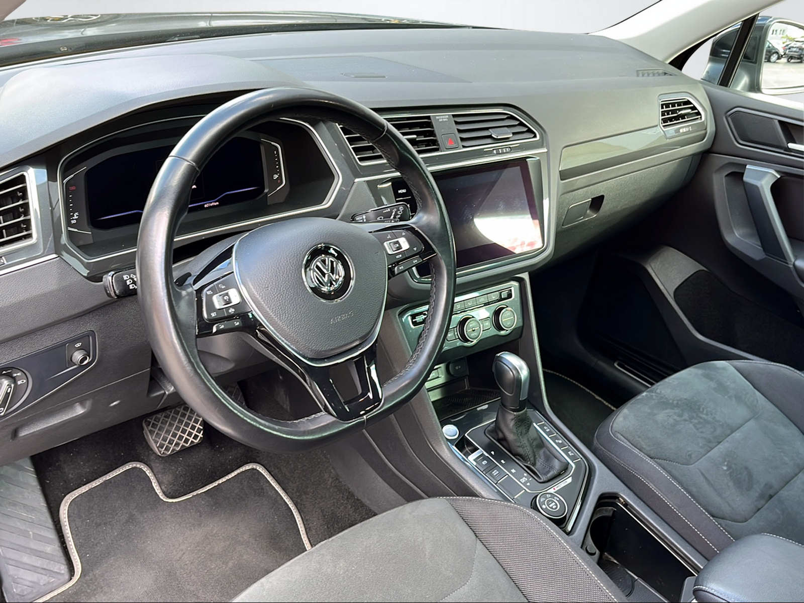 VW Tiguan 2.0 TDI SCR Highline DSG-image-10