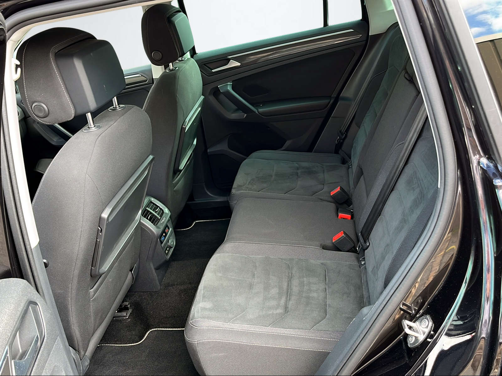 VW Tiguan 2.0 TDI SCR Highline DSG-image-8