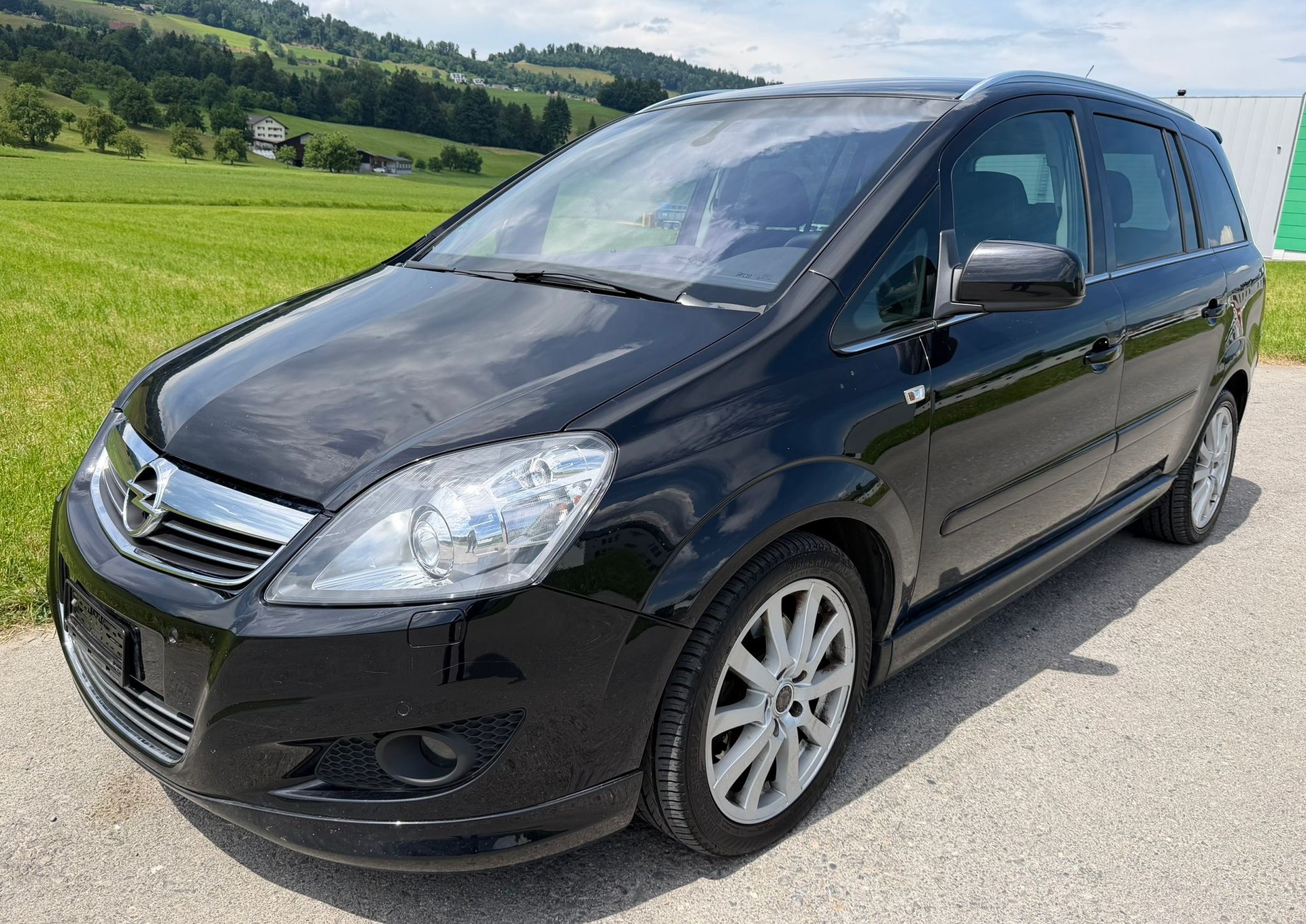OPEL Zafira 2.2i 16V Anniversary Edition