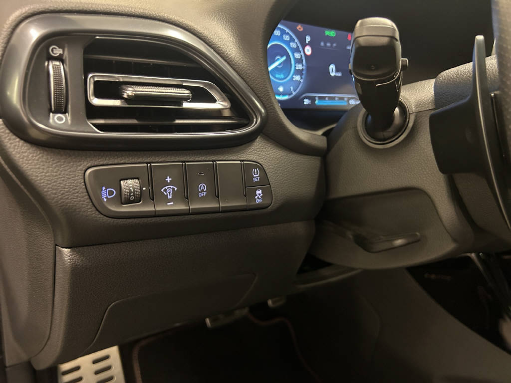 HYUNDAI i30 1.5 T-GDi N-Line-image-9