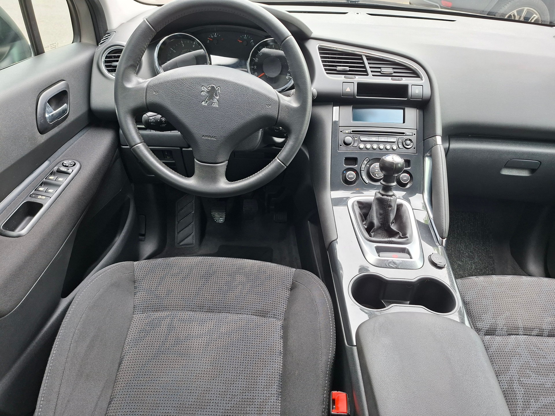 PEUGEOT 3008 1.6 16V T Sport-image-8