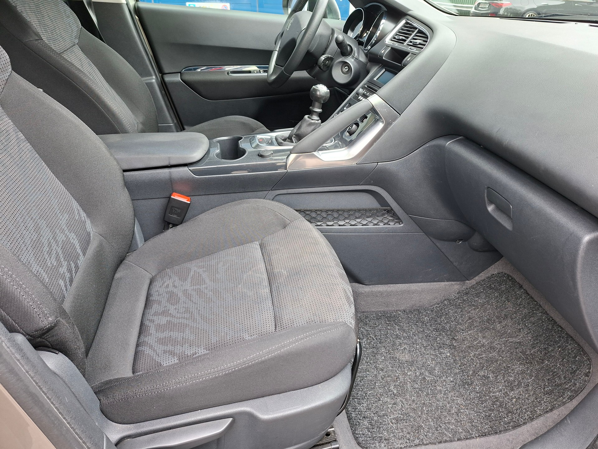 PEUGEOT 3008 1.6 16V T Sport-image-7