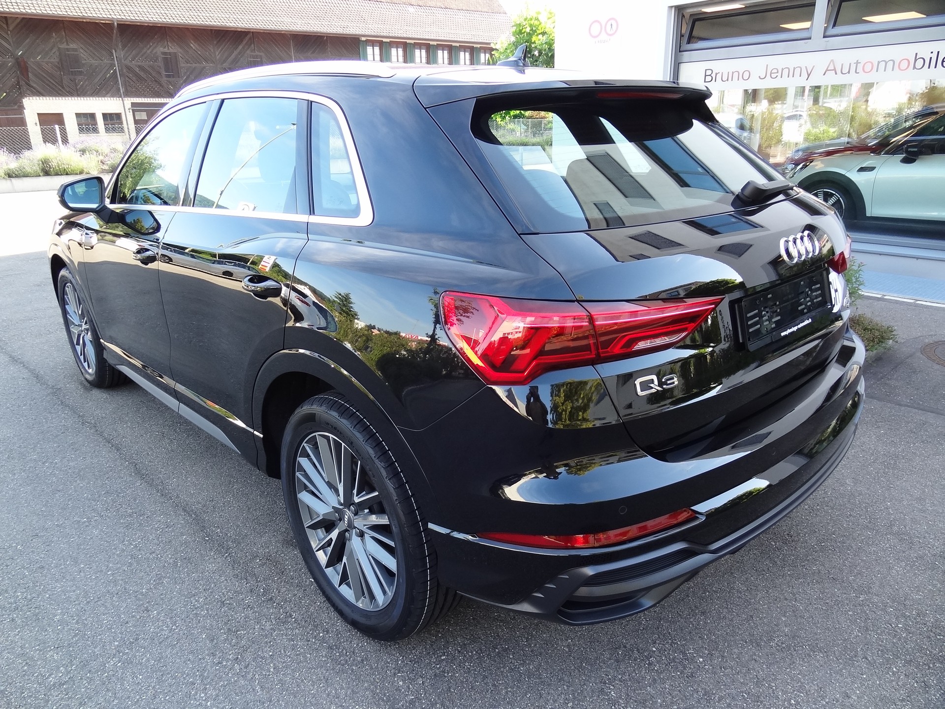 AUDI Q3 45 TFSI S line quattro S-tronic-showroom-element-3
