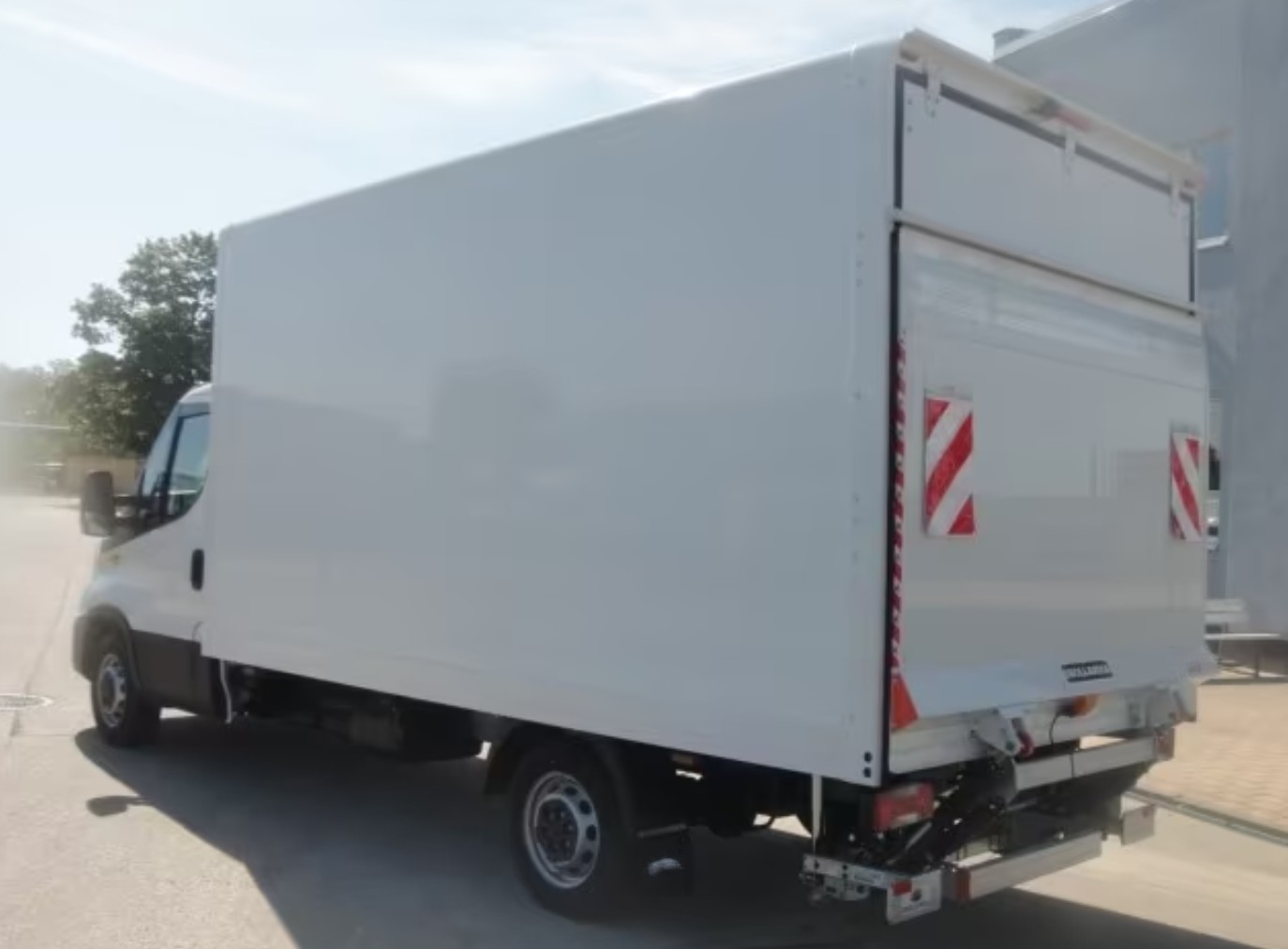 IVECO Daily 35 S 16H Kasten-showroom-element-1