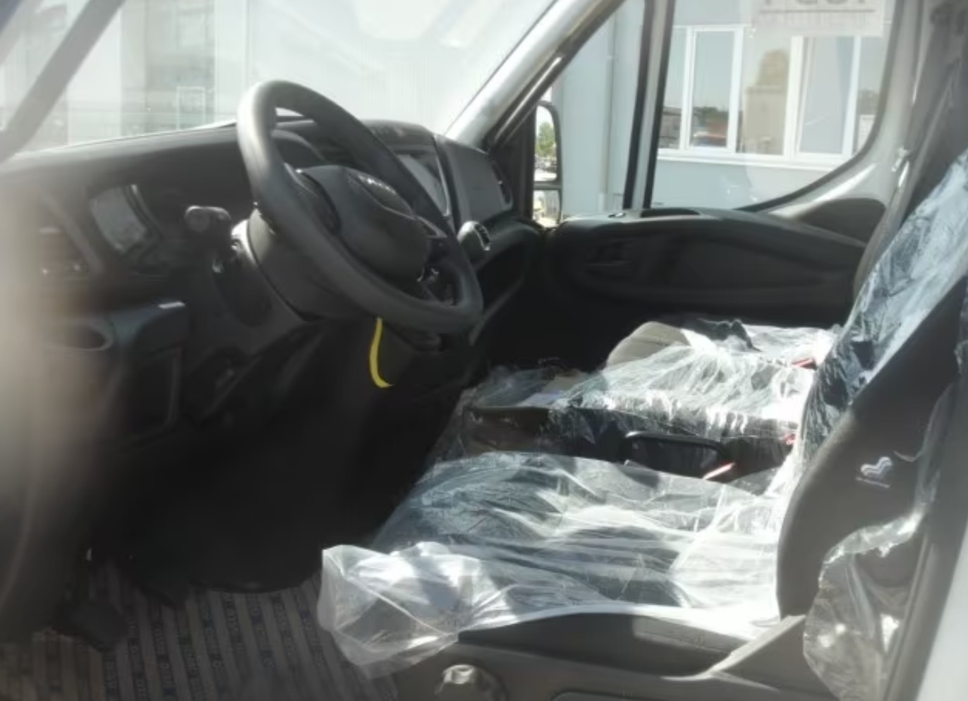 IVECO Daily 35 S 16H Kasten-showroom-element-3