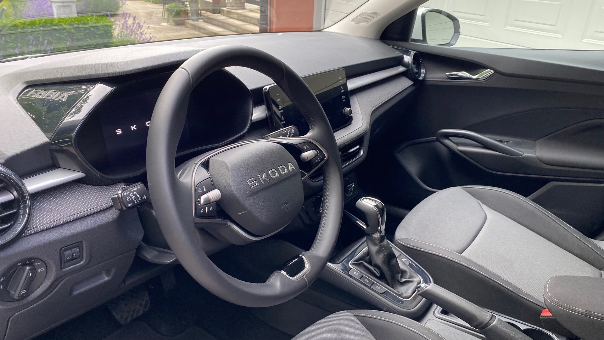 SKODA Fabia 1.0 TSI Selection DSG-image-9