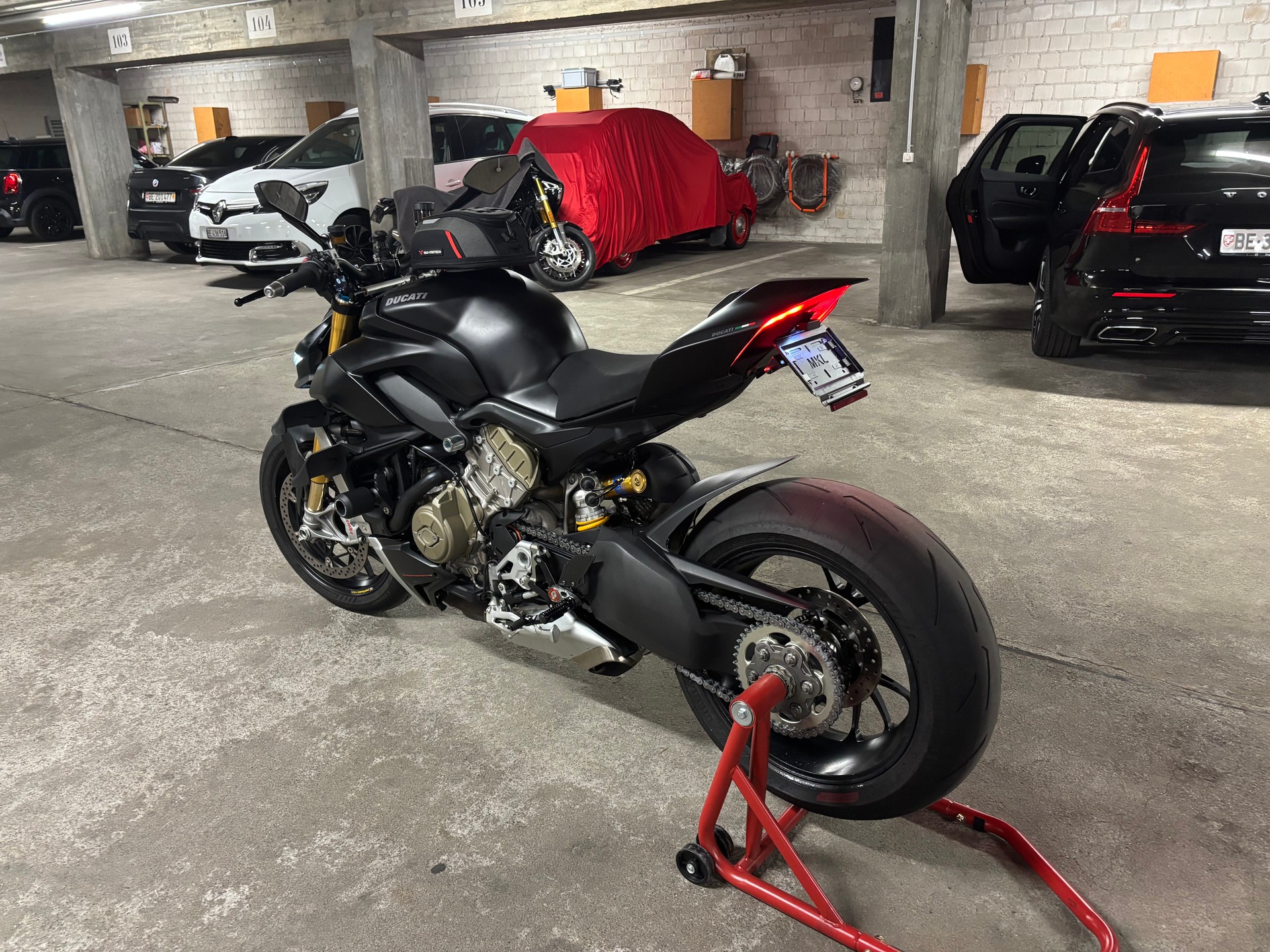 DUCATI Streetfighter V4 S-image-1