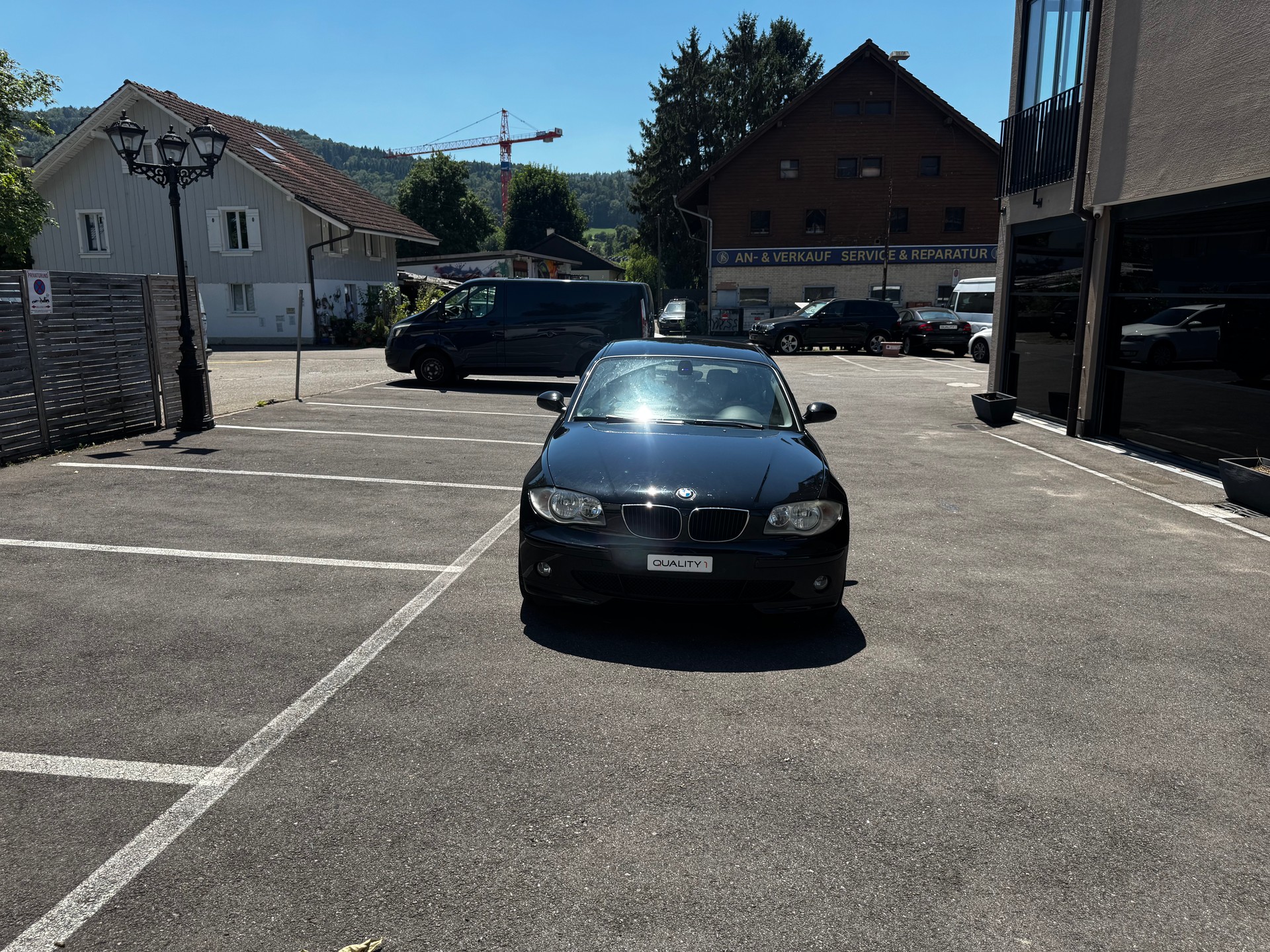 BMW 118i-showroom-element-2