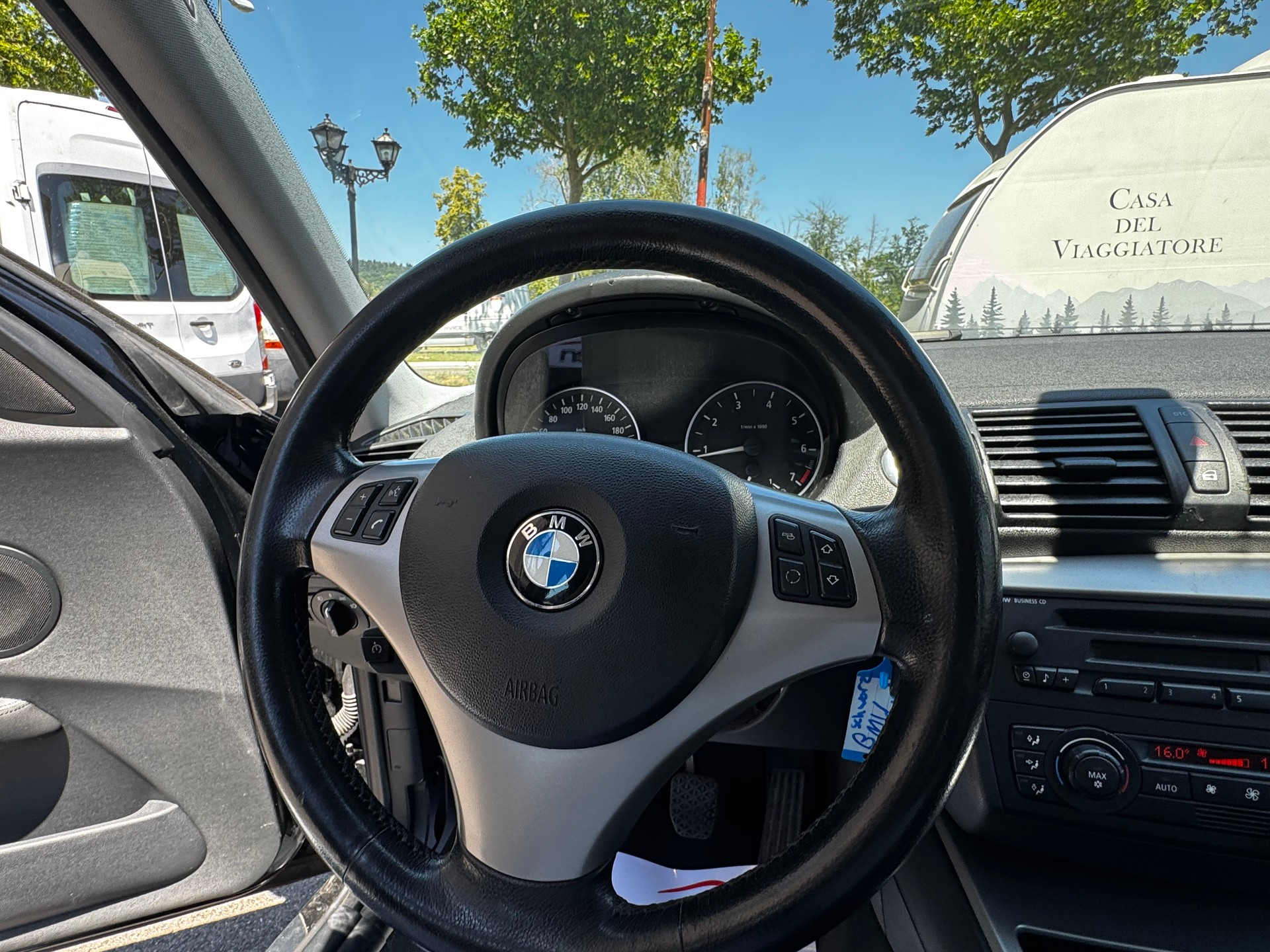 BMW 118i-image-13