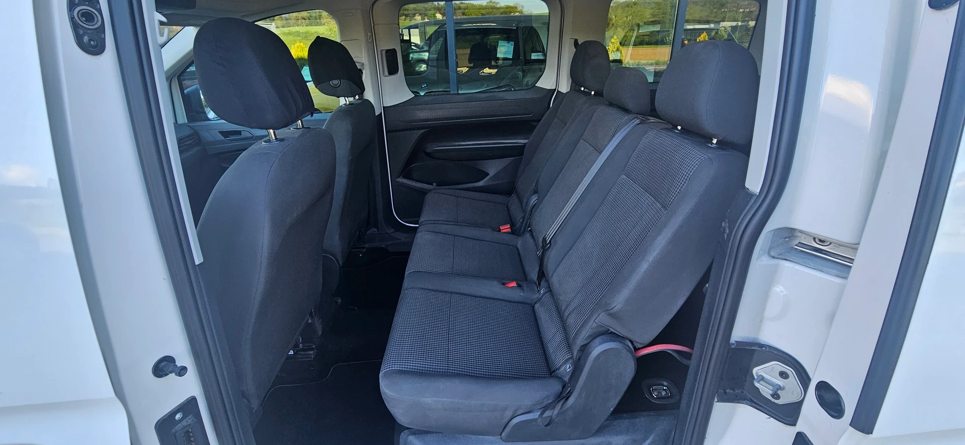 VW Caddy Maxi 2.0 TDI Liberty-image-11