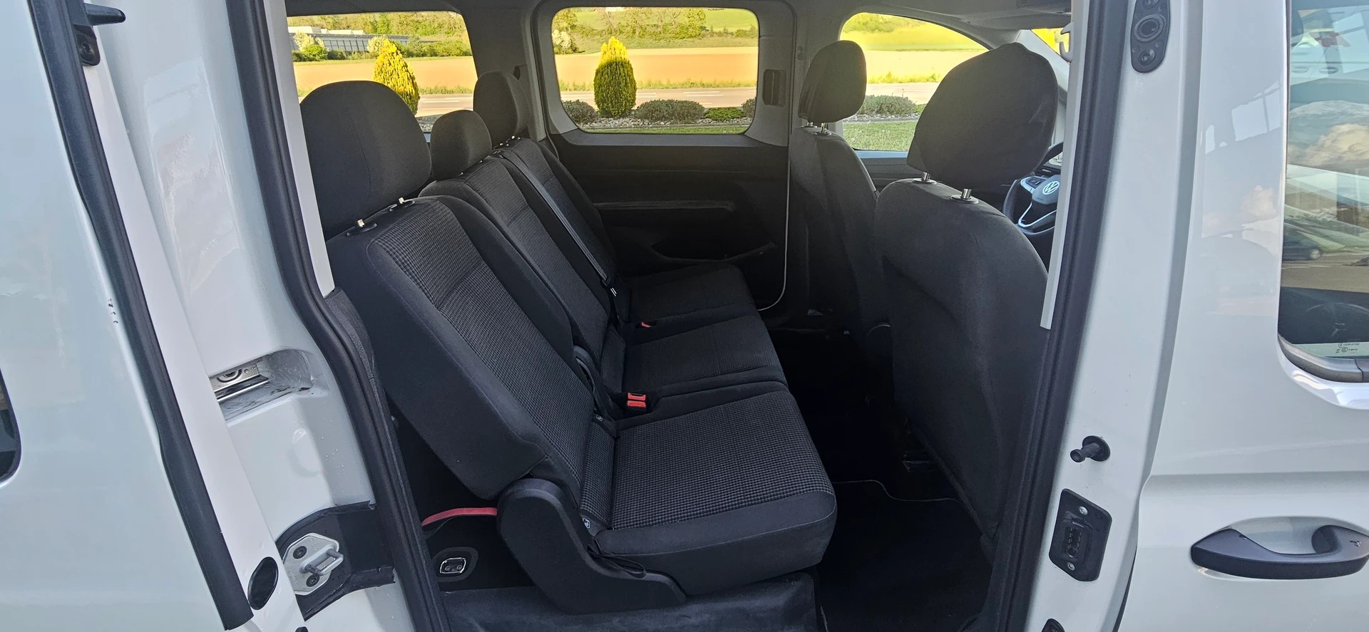 VW Caddy Maxi 2.0 TDI Liberty-image-12
