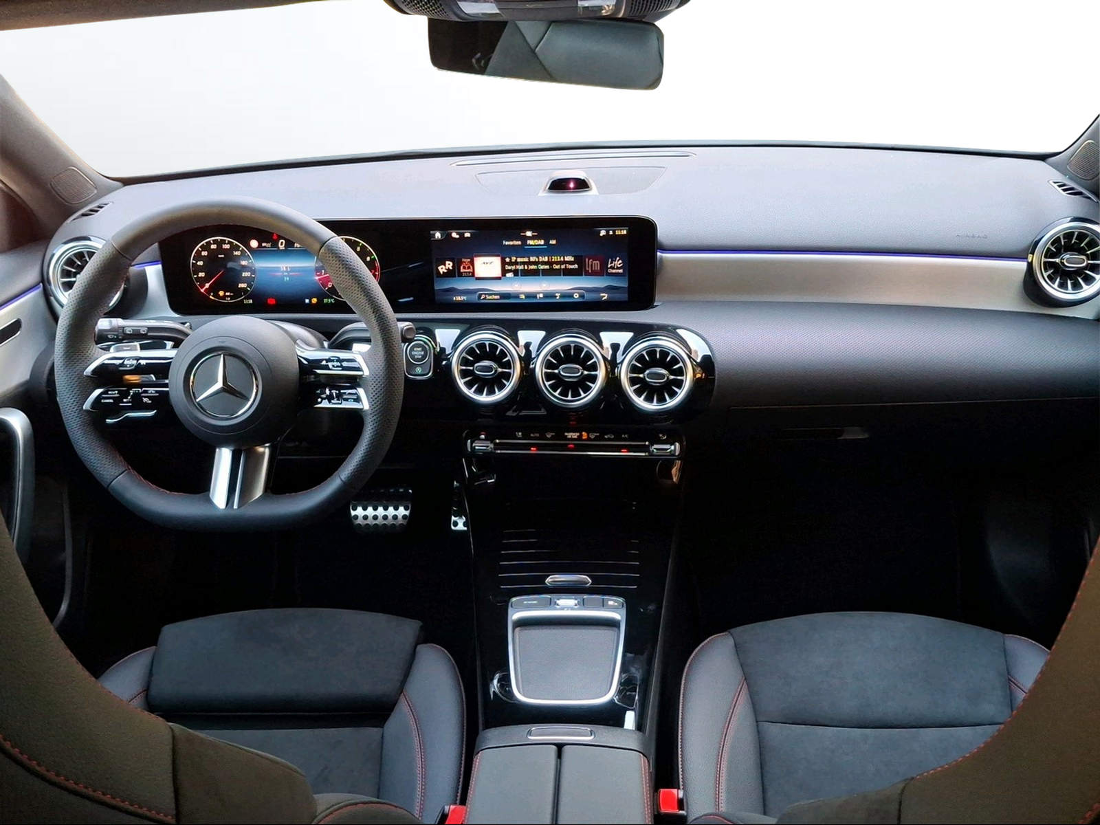MERCEDES-BENZ A 200 Night Star 7G-DCT-image-8