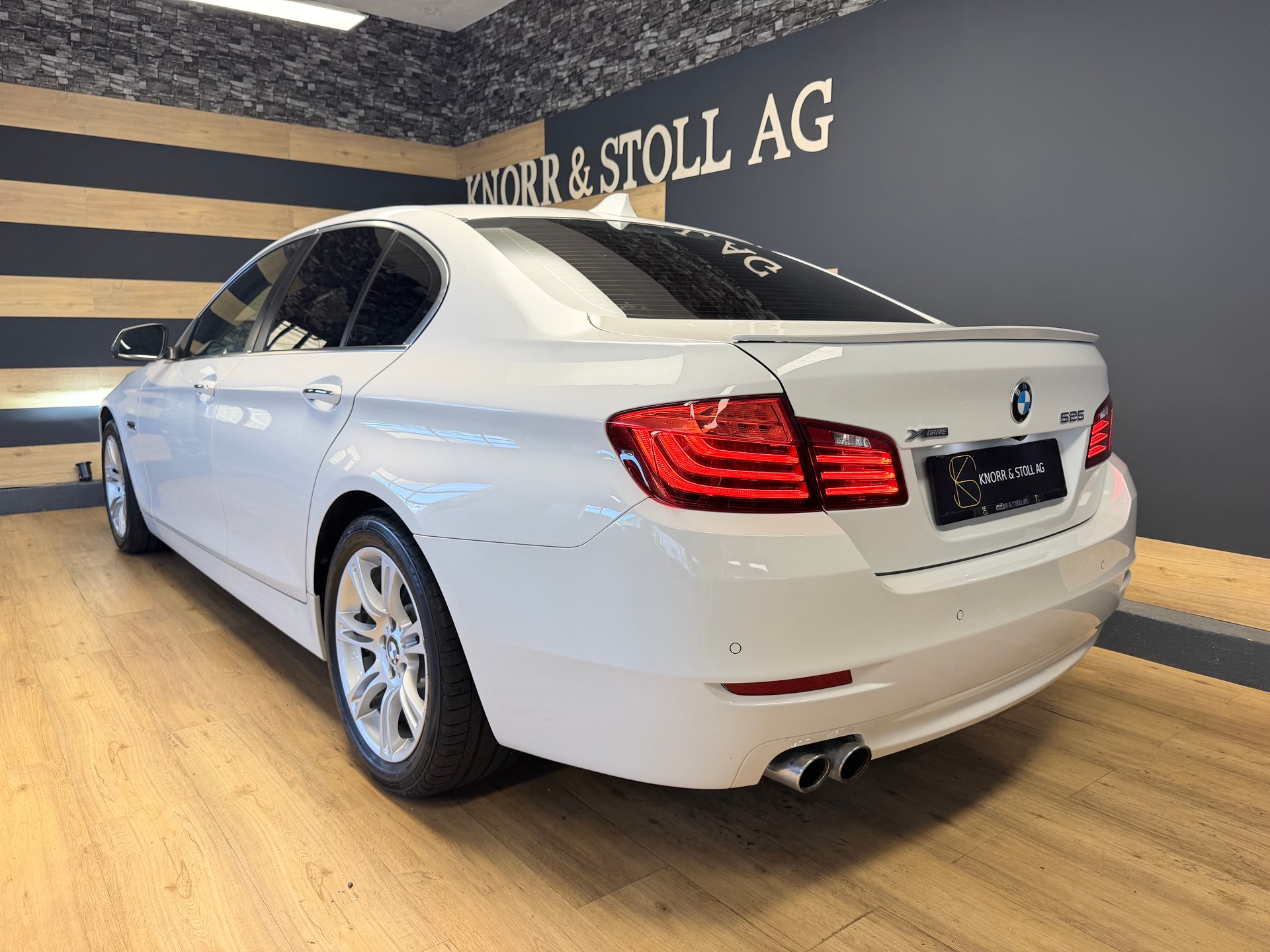 BMW 525d xDrive Luxury Line Steptronic-image-4