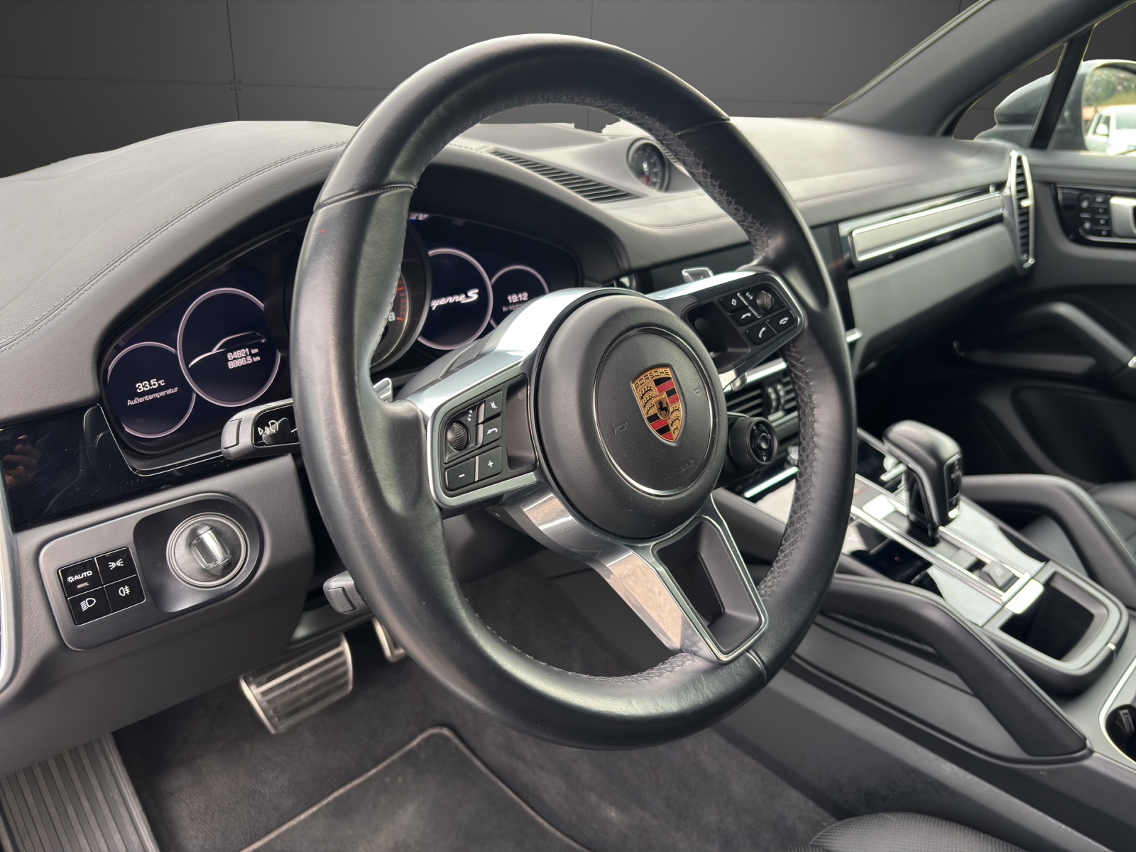 PORSCHE Cayenne S-showroom-element-3