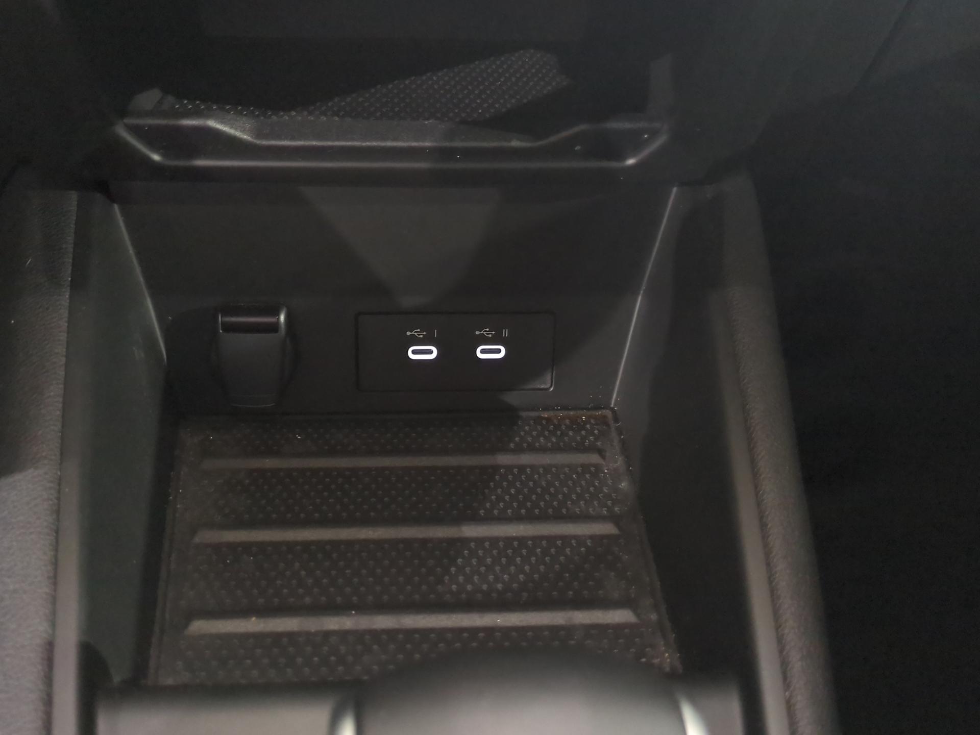 RENAULT Captur 1.3 TCe Esprit Alpine EDC-image-22