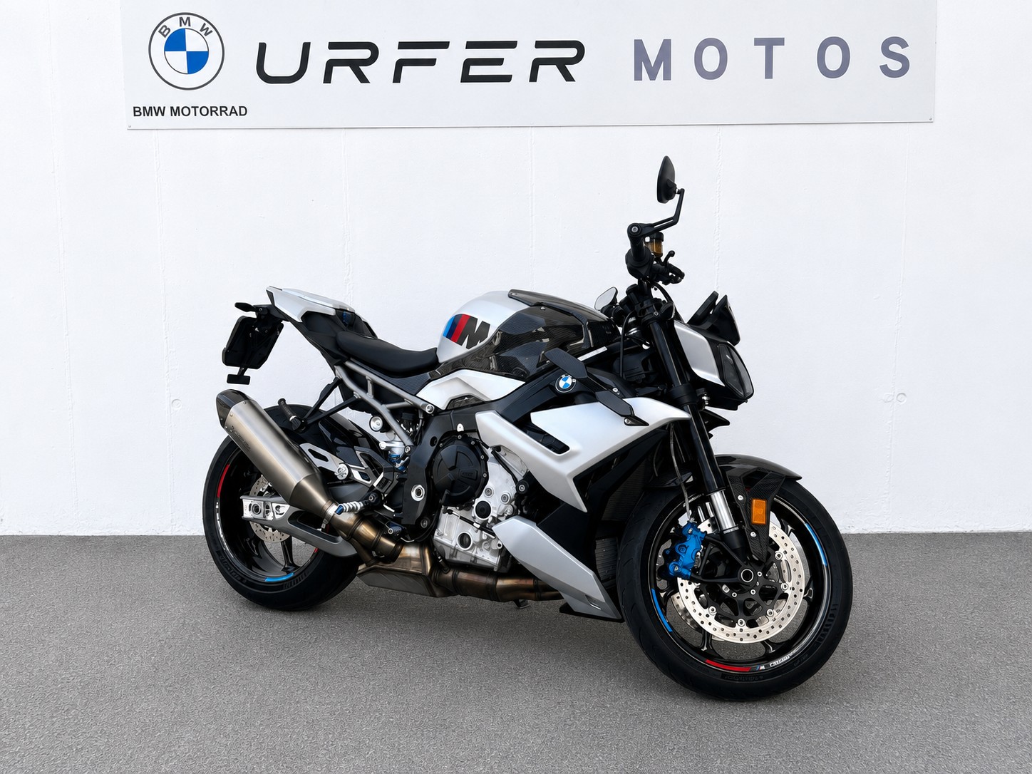 BMW M 1000 R-image-1