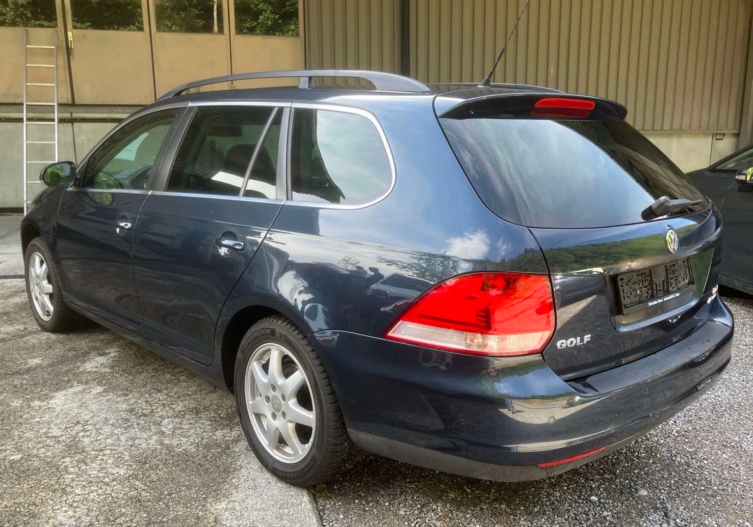 VW Golf Variant 1.9 TDI Comfortline 4Motion-image-3