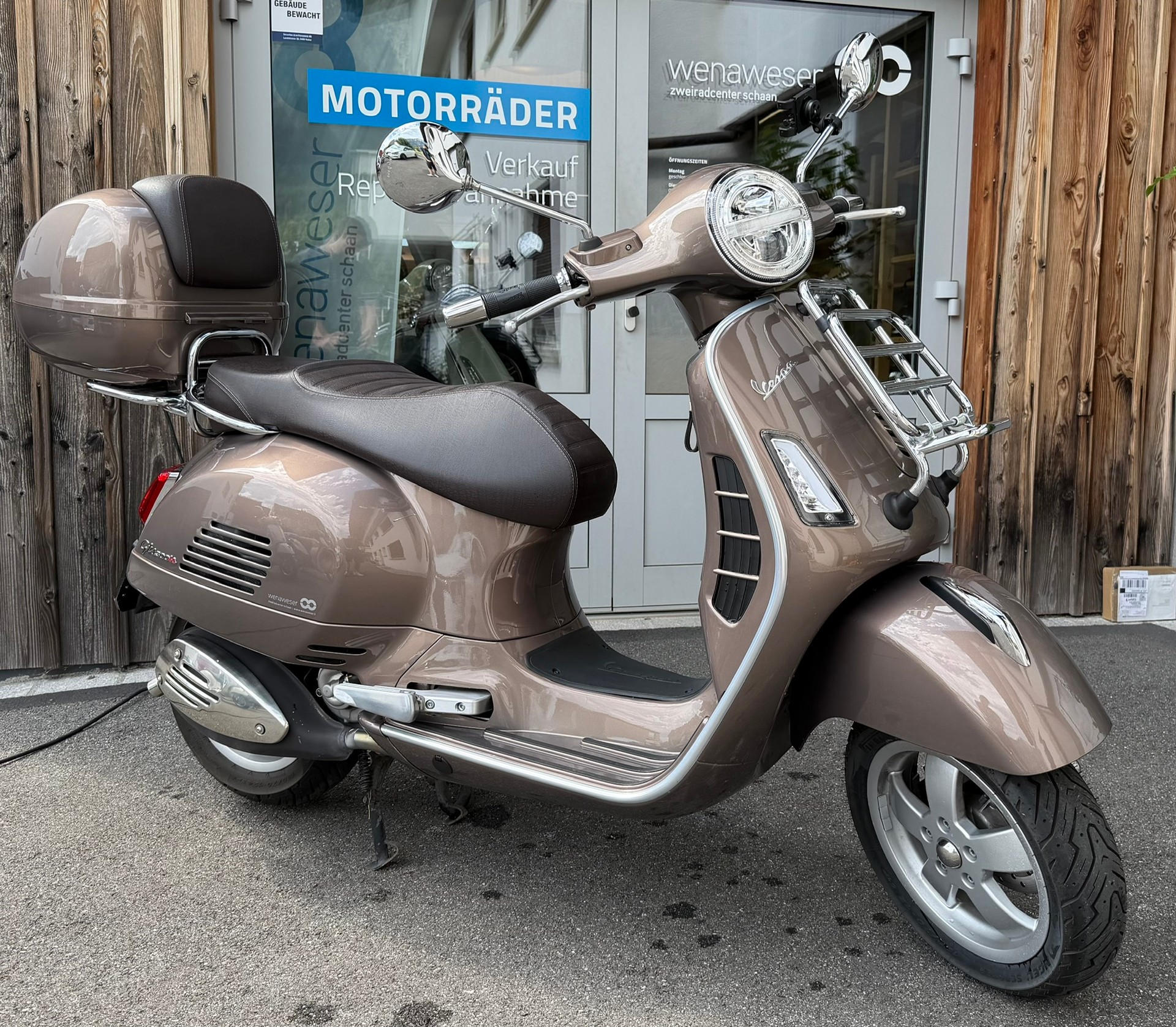 PIAGGIO Vespa GTS 300 HPE Touring ABS/ASR-image-1