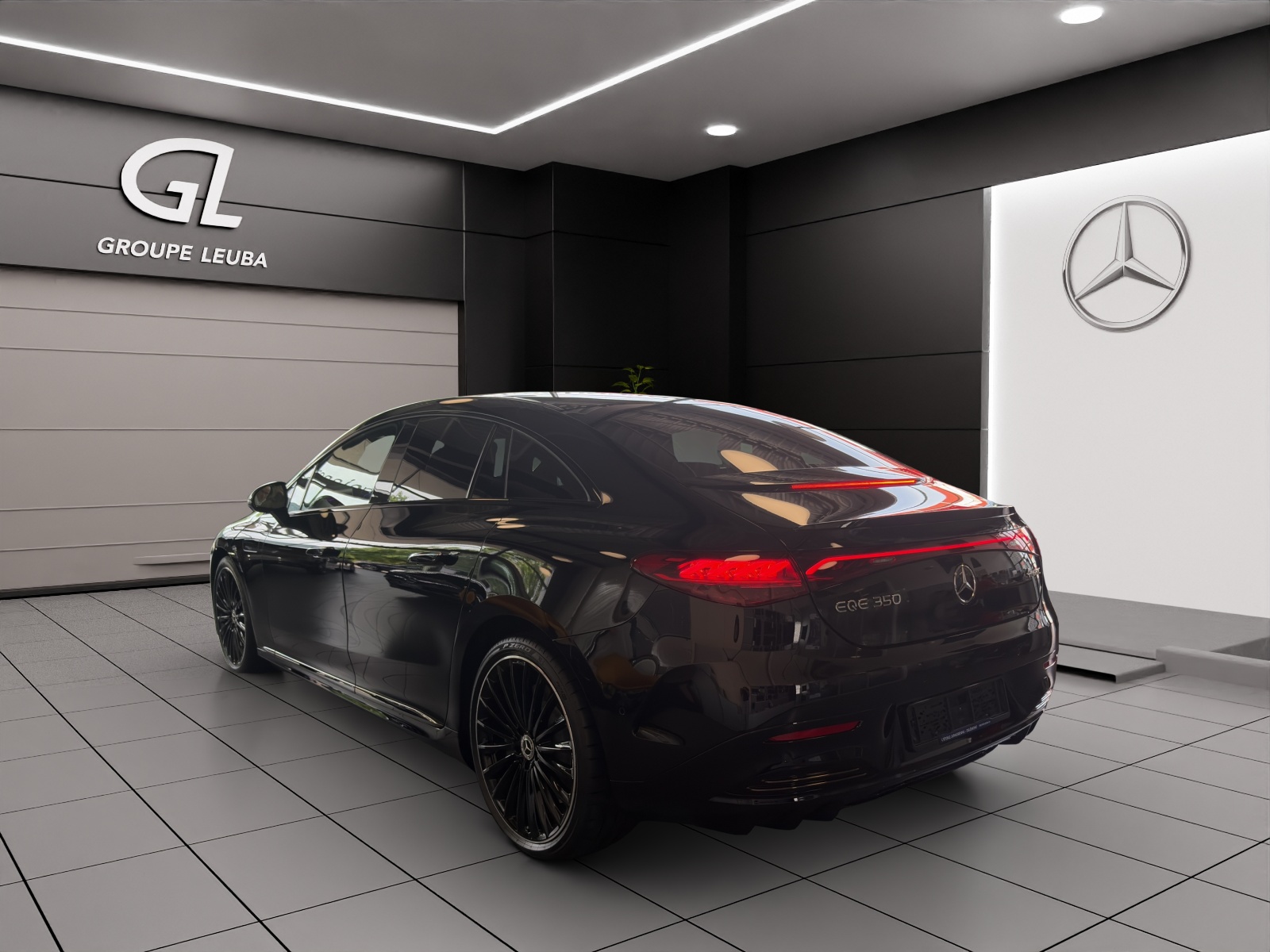 MERCEDES-BENZ EQE SUV 350 4 Matic Executive Edition-showroom-element-3