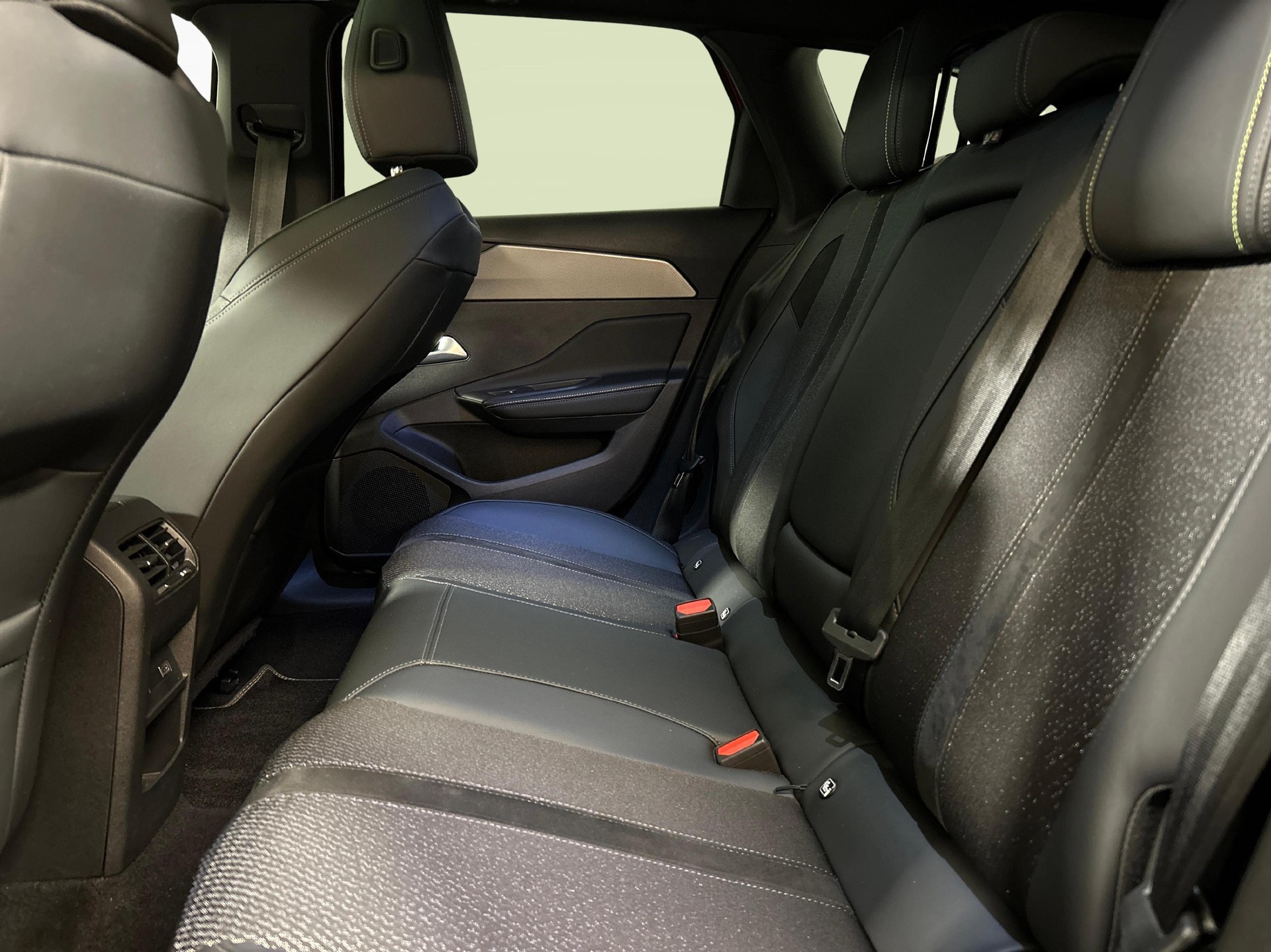 PEUGEOT 308 SW 1.2 Hybrid GT-showroom-element-3