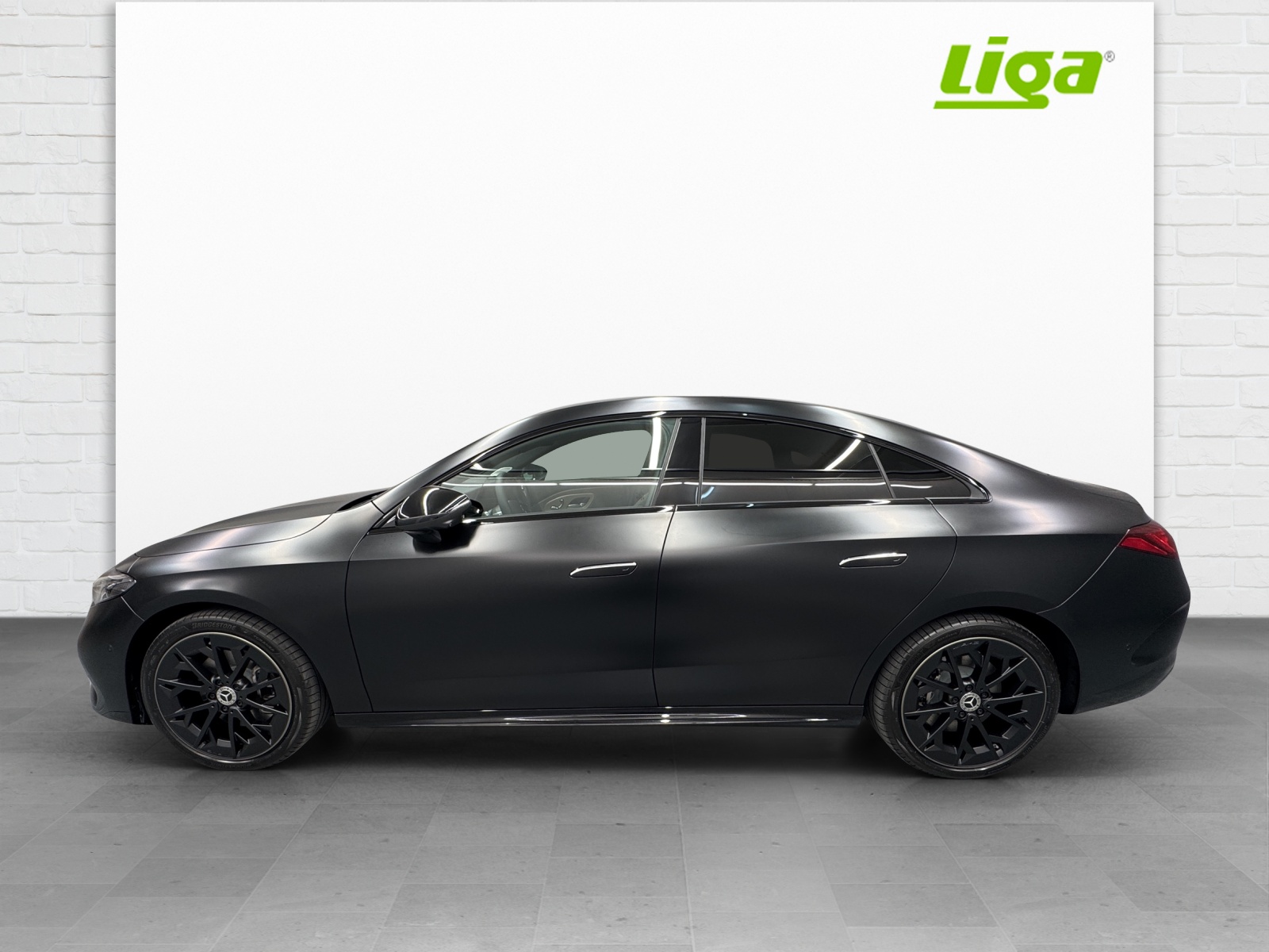 MERCEDES-BENZ CLA 350 AMG Line 4Matic EQ Technology-showroom-element-2