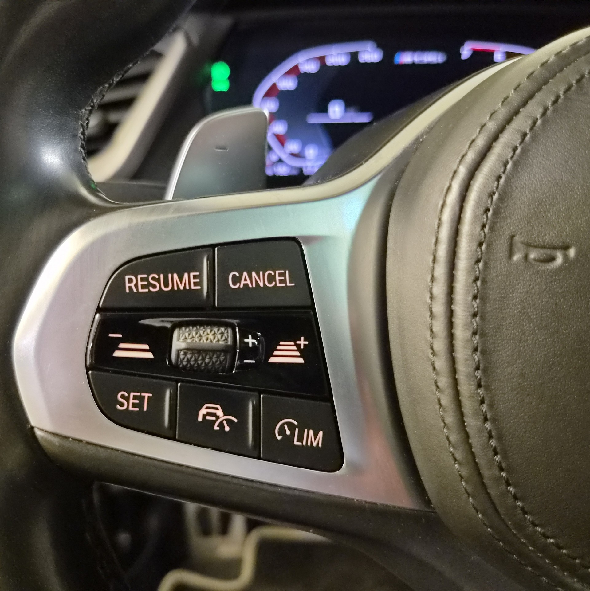 BMW M135i xDrive Steptronic-image-16