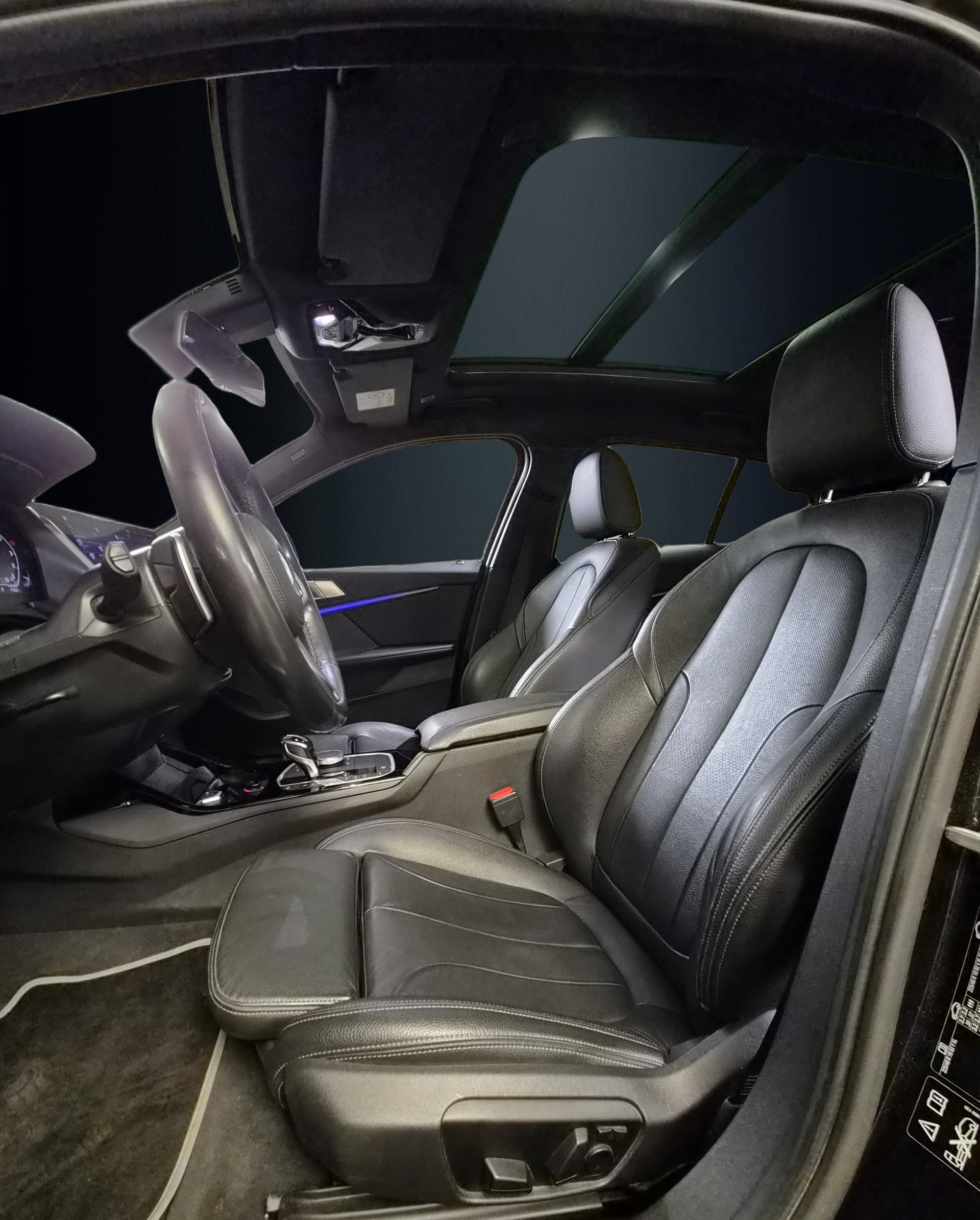 BMW M135i xDrive Steptronic-image-9