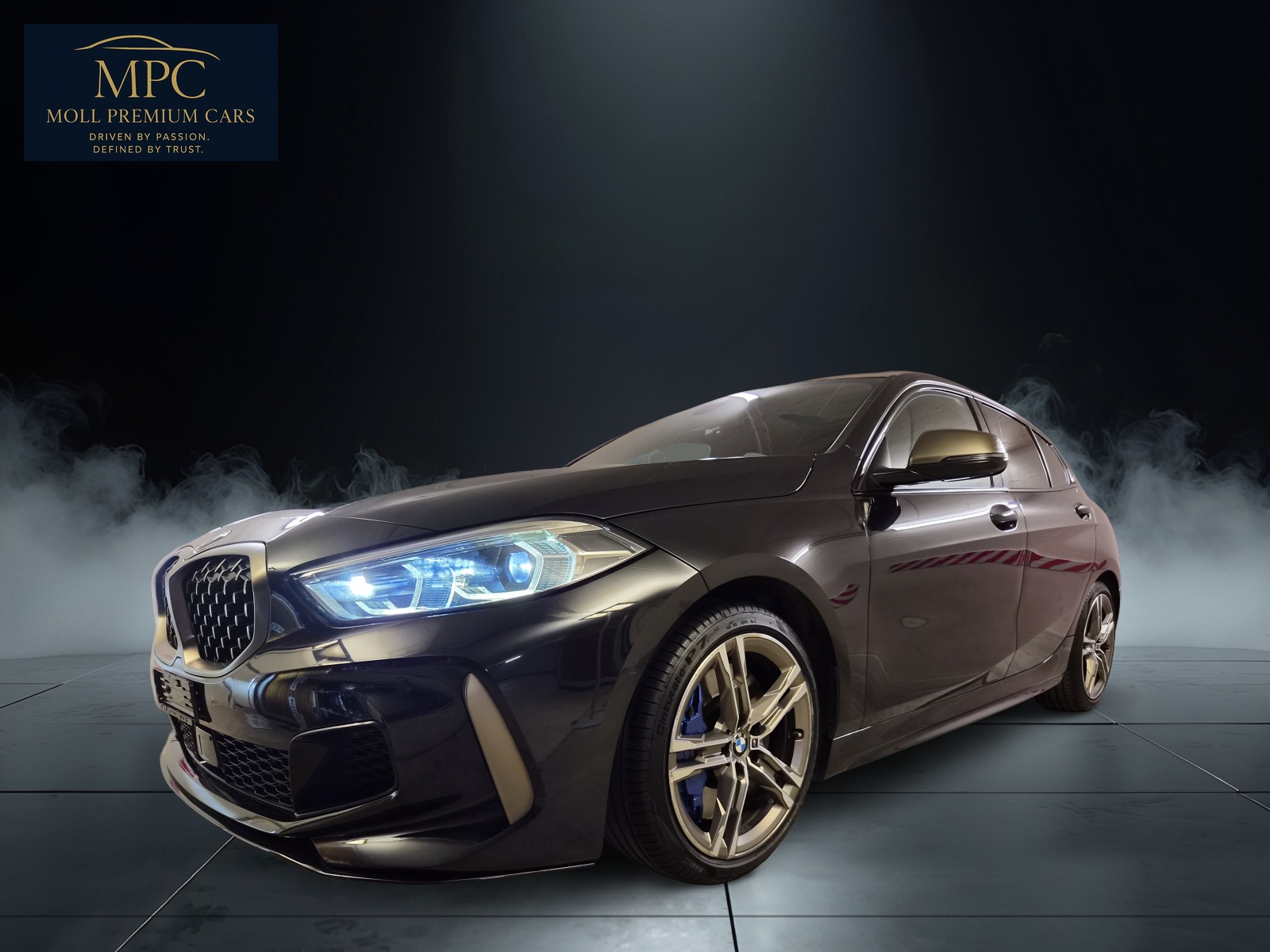 BMW M135i xDrive Steptronic-showroom-element-1
