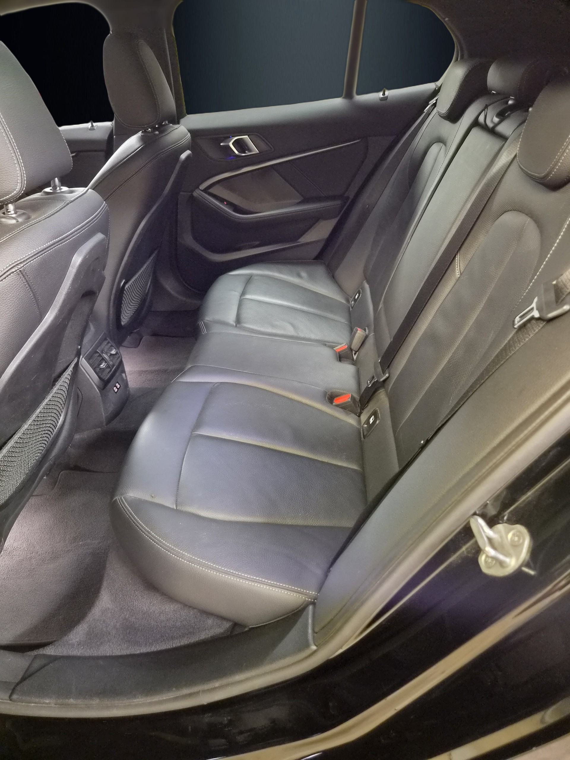 BMW M135i xDrive Steptronic-image-10