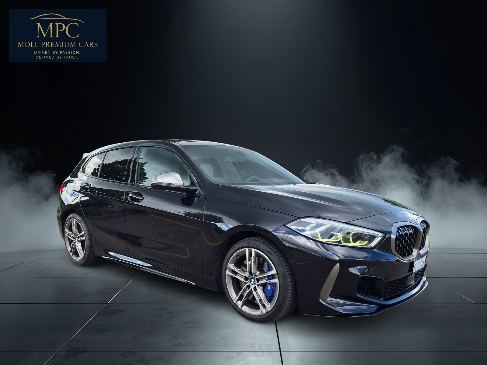BMW M135i xDrive Steptronic-showroom-element-3
