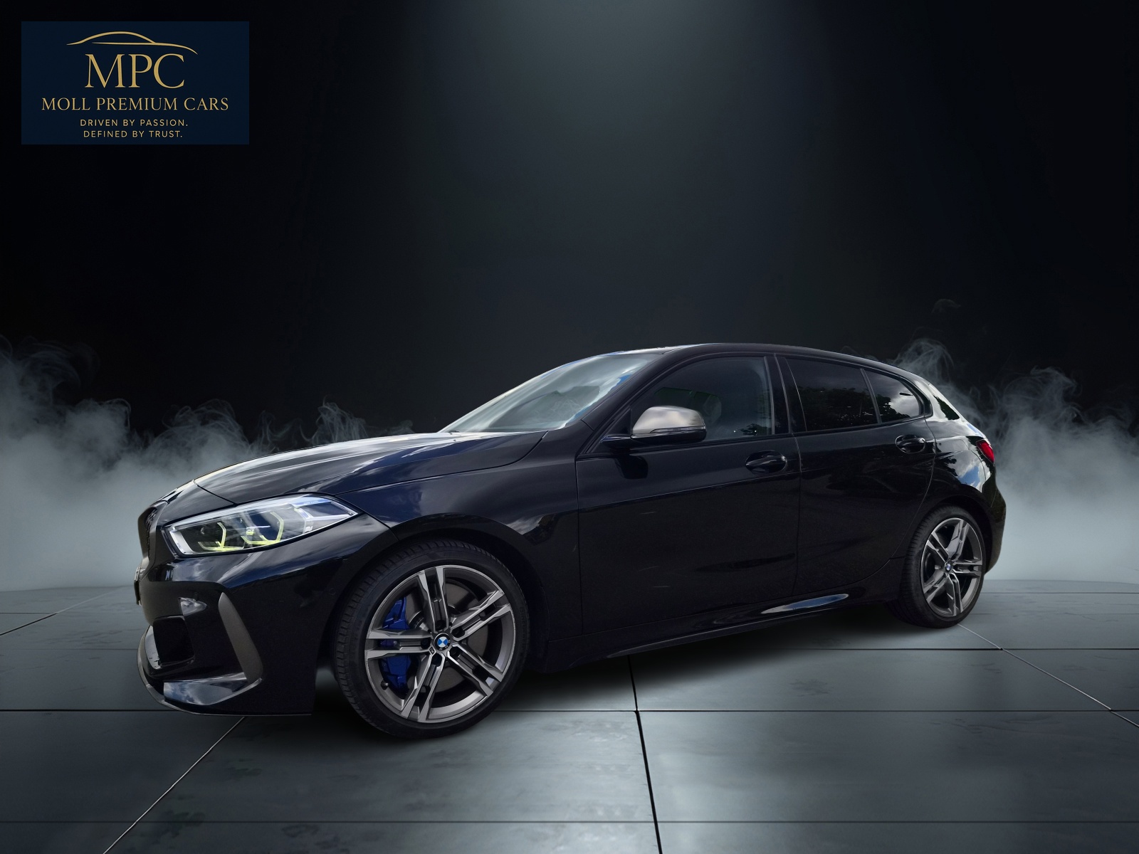 BMW M135i xDrive Steptronic-showroom-element-1