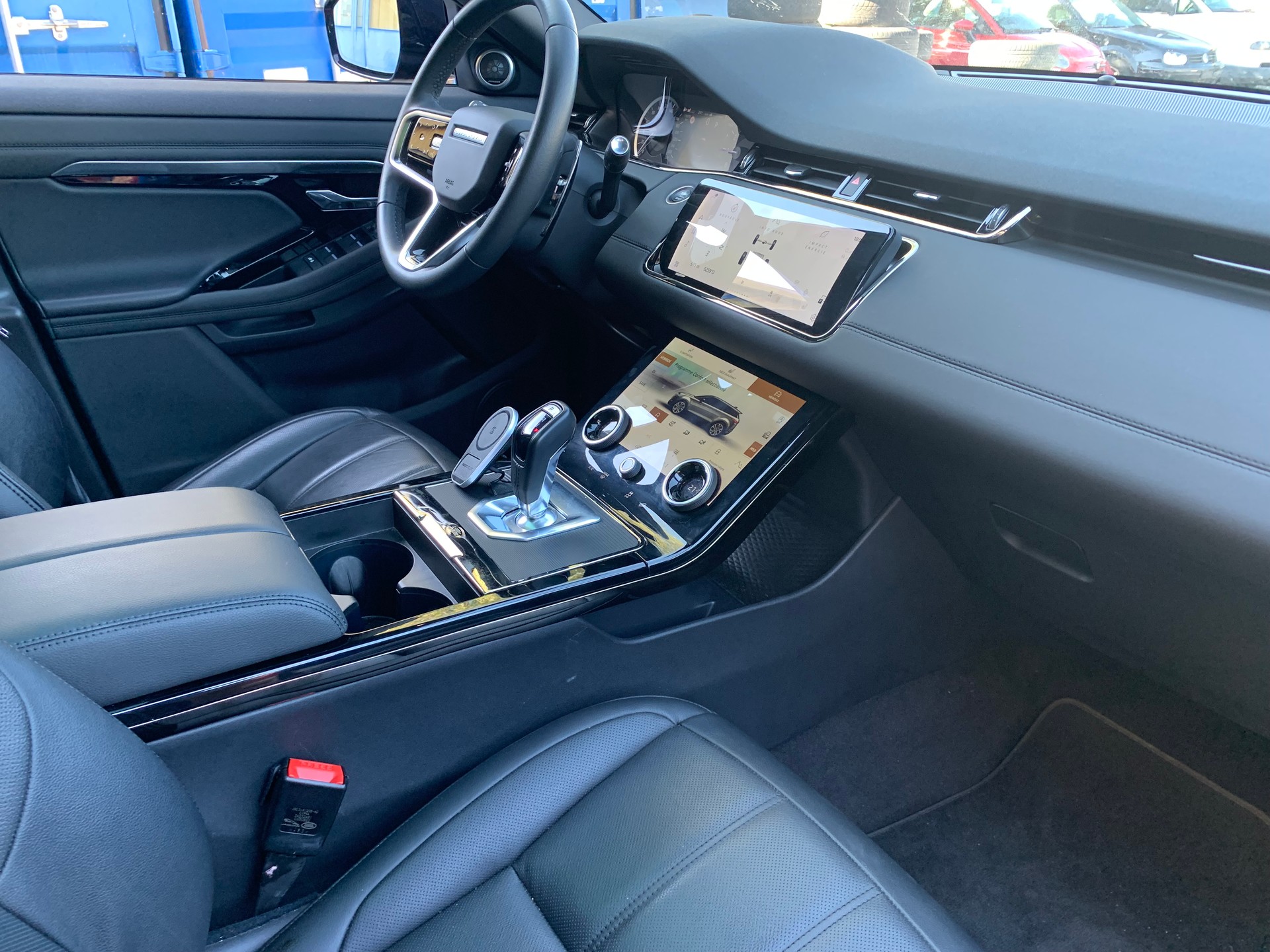 LAND ROVER Range Rover Evoque R-Dynamic P 300e SE AT8-image-17