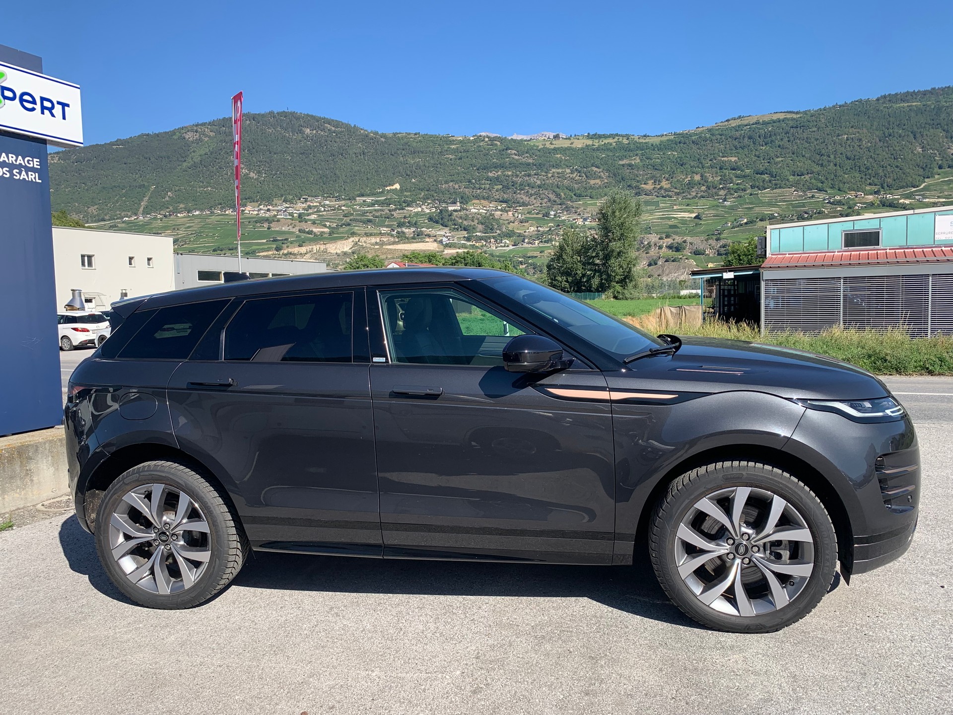 LAND ROVER Range Rover Evoque R-Dynamic P 300e SE AT8-showroom-element-3