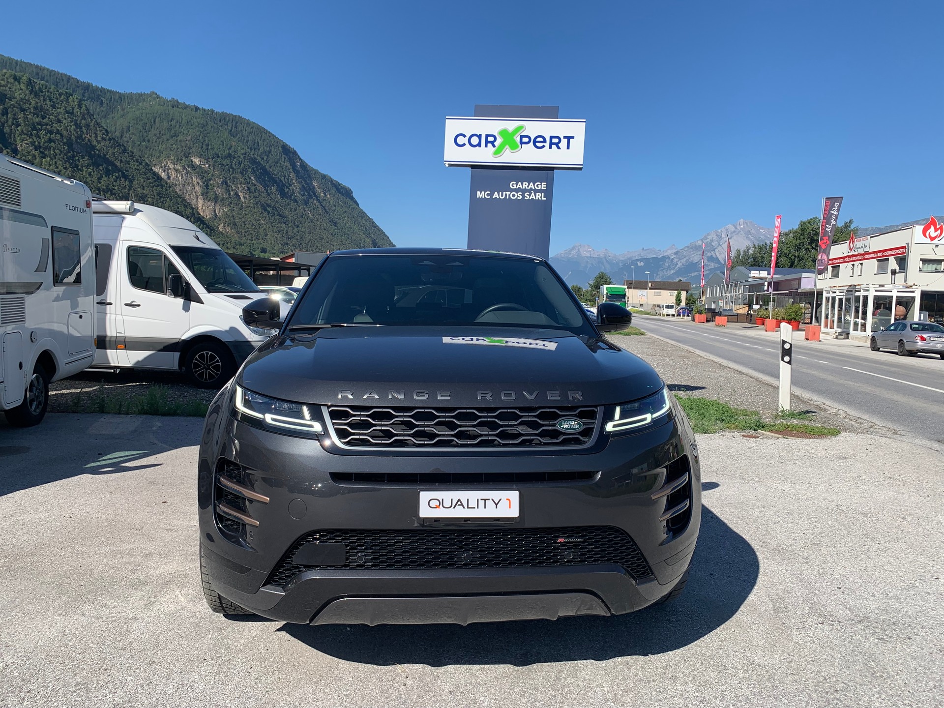LAND ROVER Range Rover Evoque R-Dynamic P 300e SE AT8-showroom-element-1