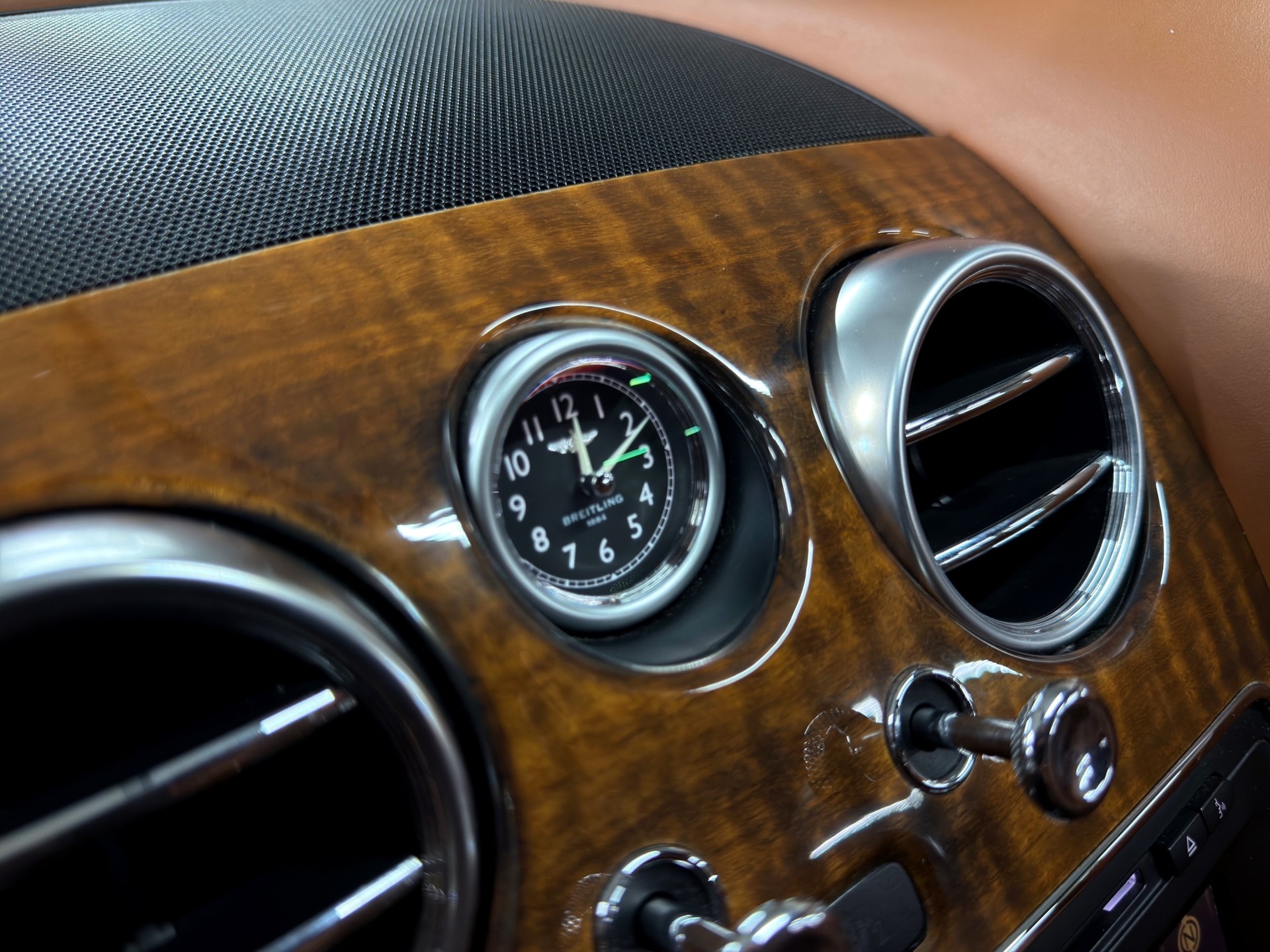 BENTLEY Continental GT 4.0 V8-image-21