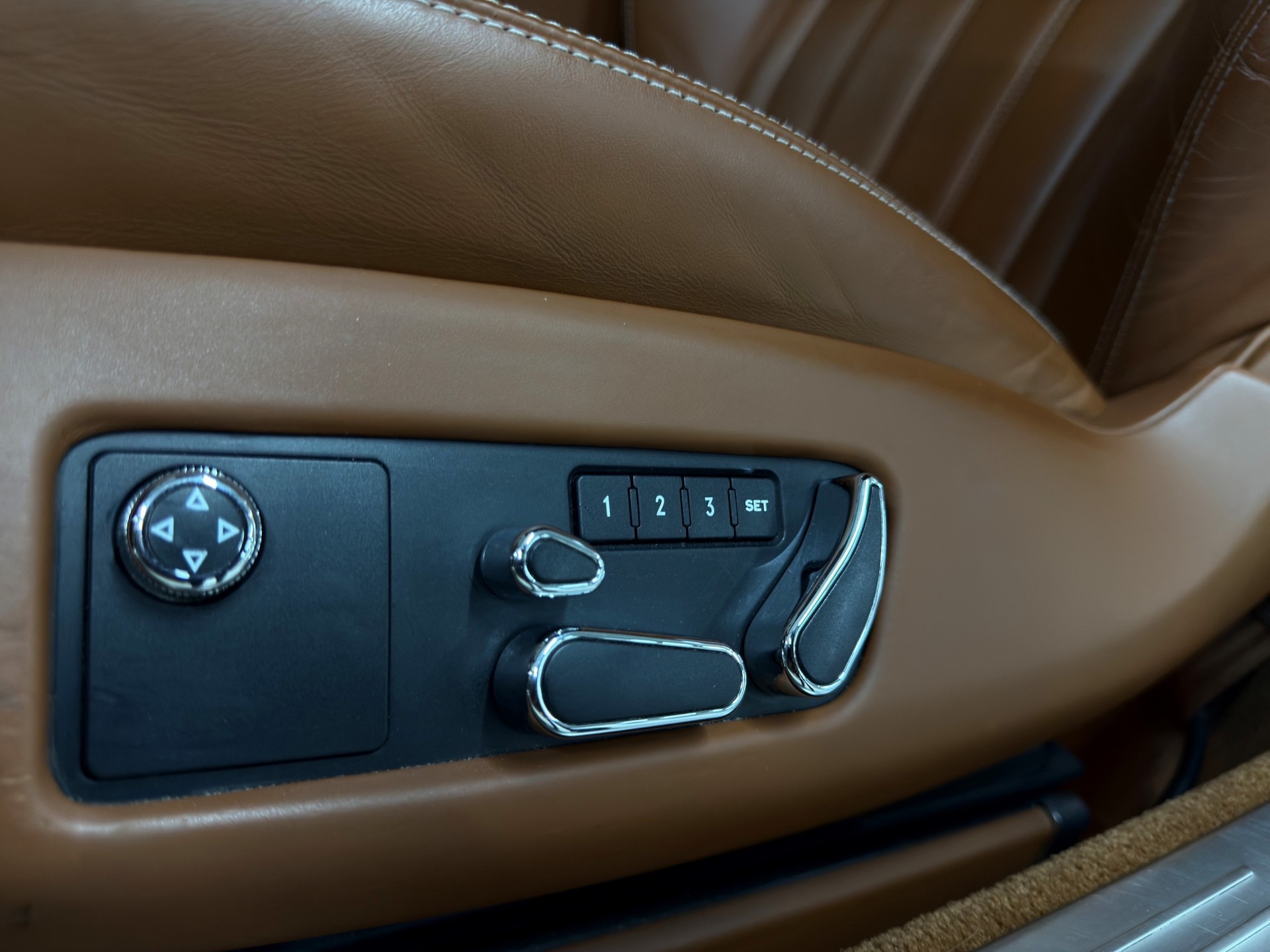 BENTLEY Continental GT 4.0 V8-image-25
