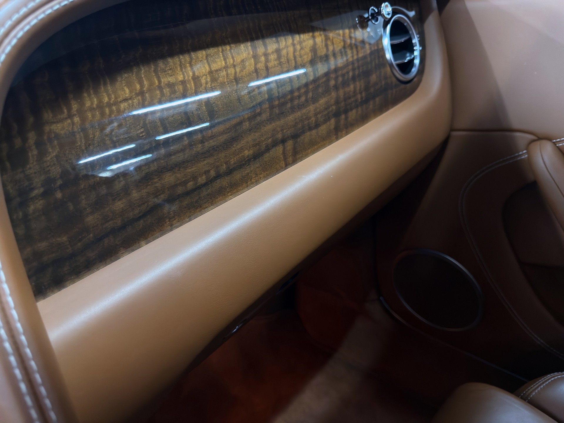 BENTLEY Continental GT 4.0 V8-image-22