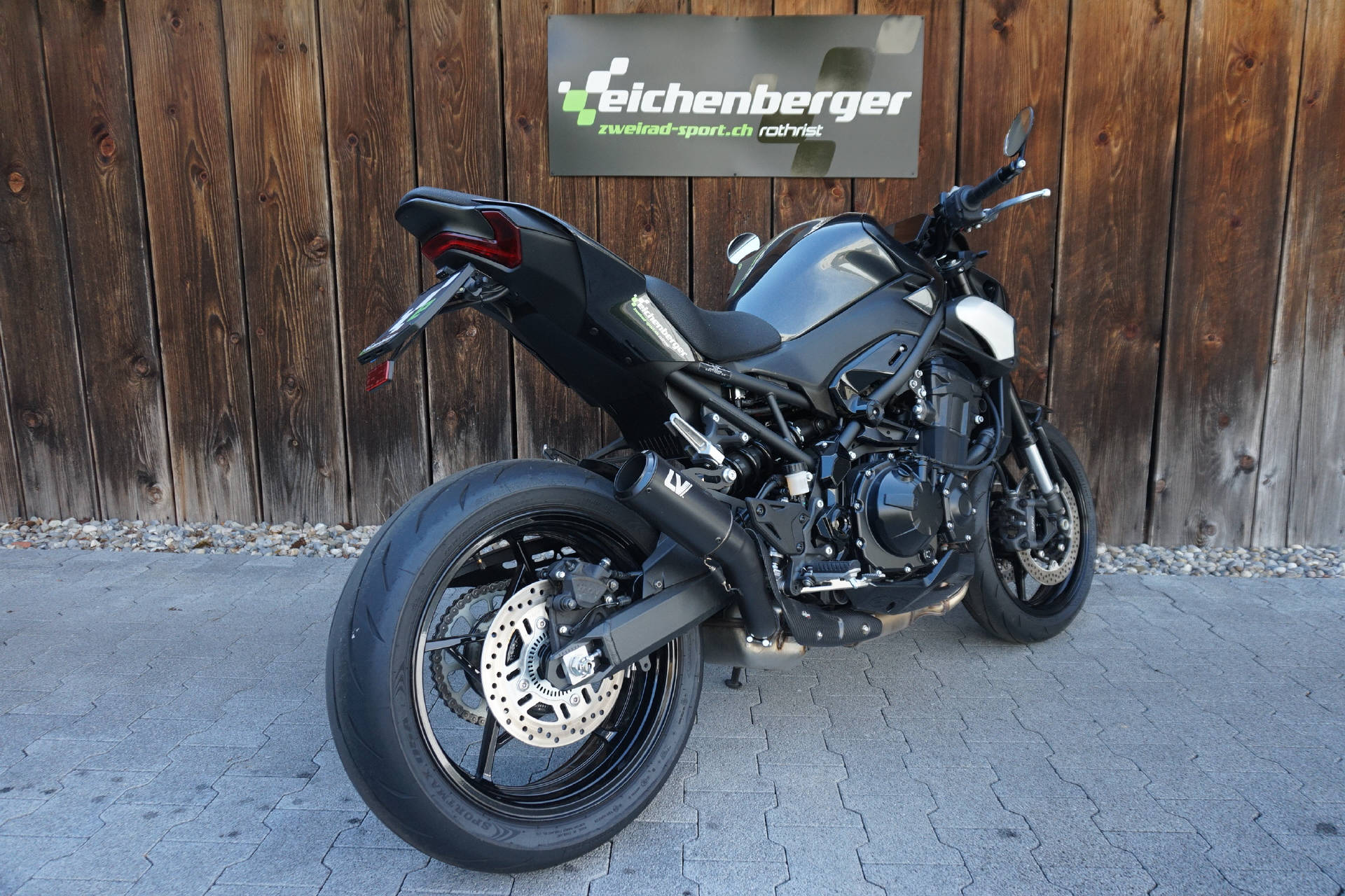 KAWASAKI Z 900 ABS (A2) (35kW) Leovinci LV Corsa S Full Black Edition Auspuff-image-3