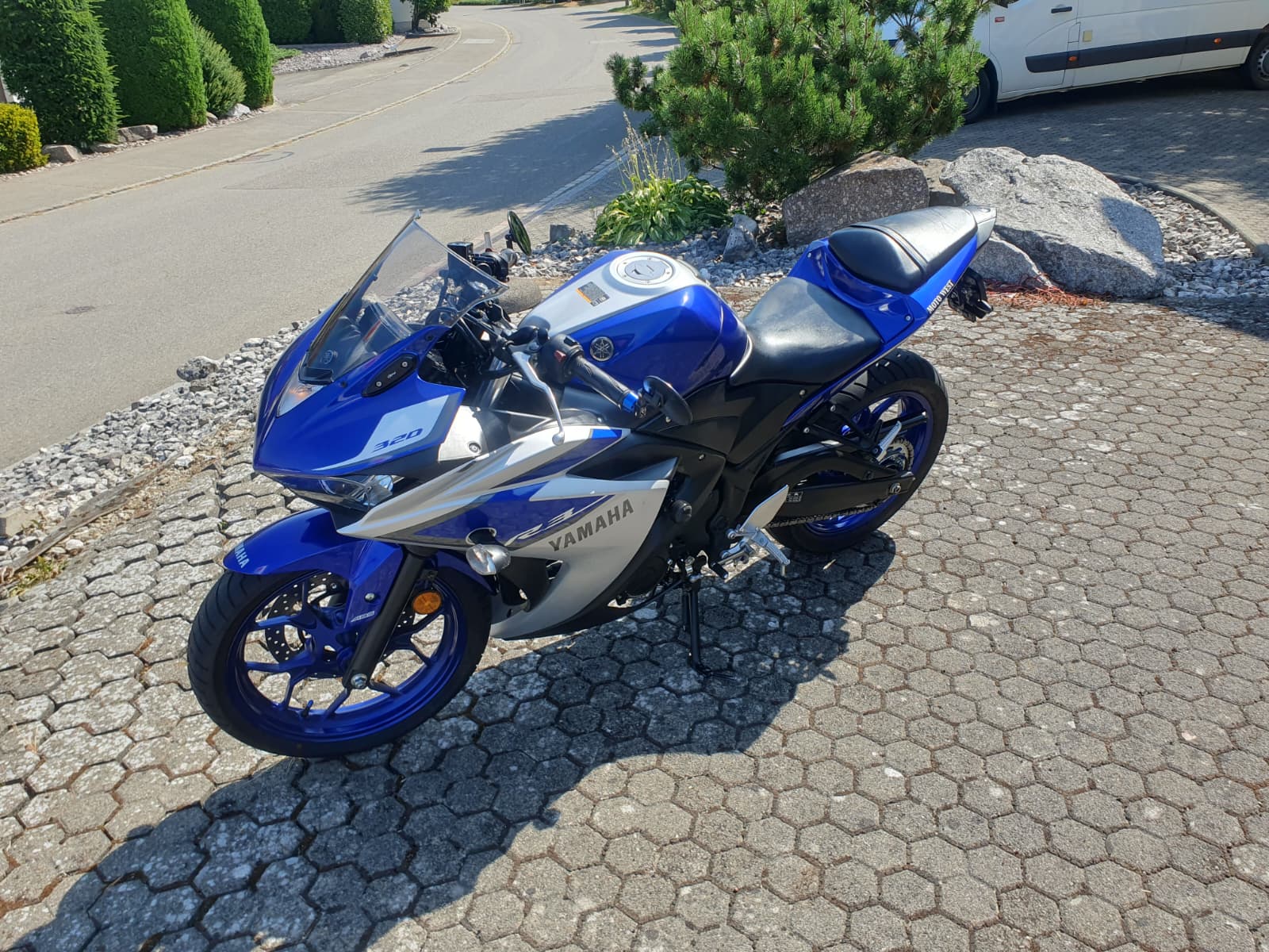 YAMAHA YZF-R3-image-2